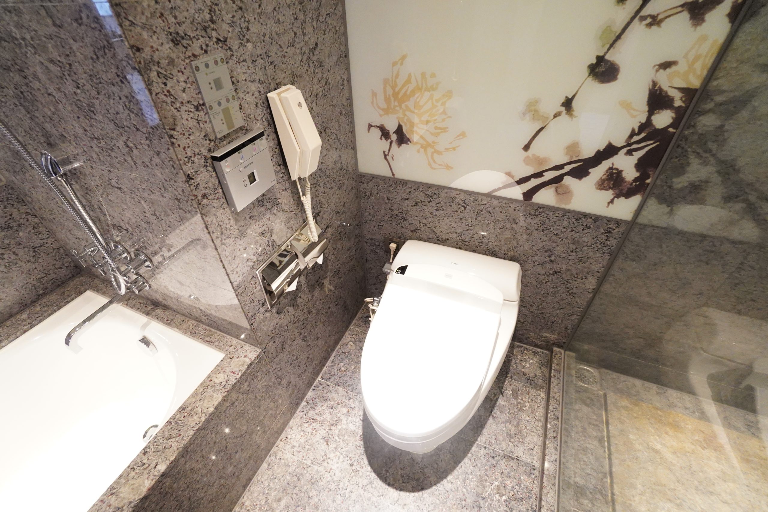 台北喜來登 Sheraton Grand Taipei 古早的來來飯店 政經核心距離北車最近的萬豪飯店：浴室