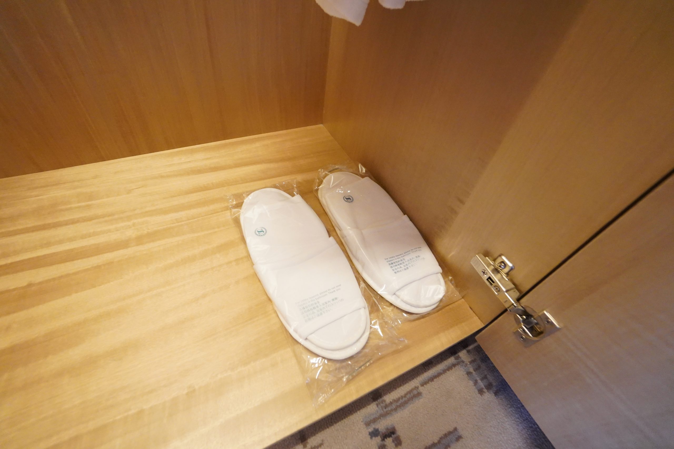 台北喜來登 Sheraton Grand Taipei 古早的來來飯店 政經核心距離北車最近的萬豪飯店：衣櫥