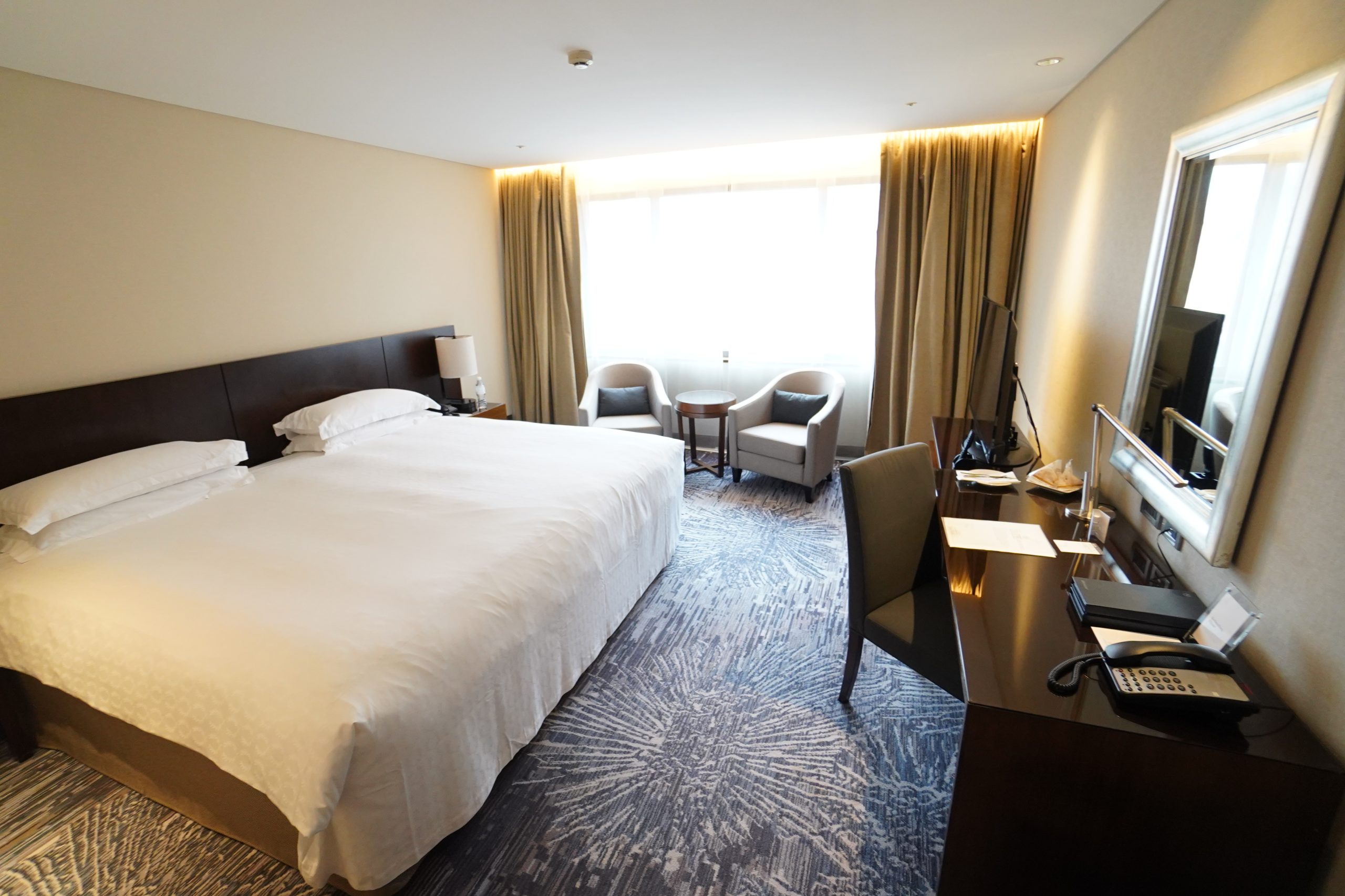 台北喜來登 Sheraton Grand Taipei 豪華特大床客房 - 這裡胡說 JL TALKS