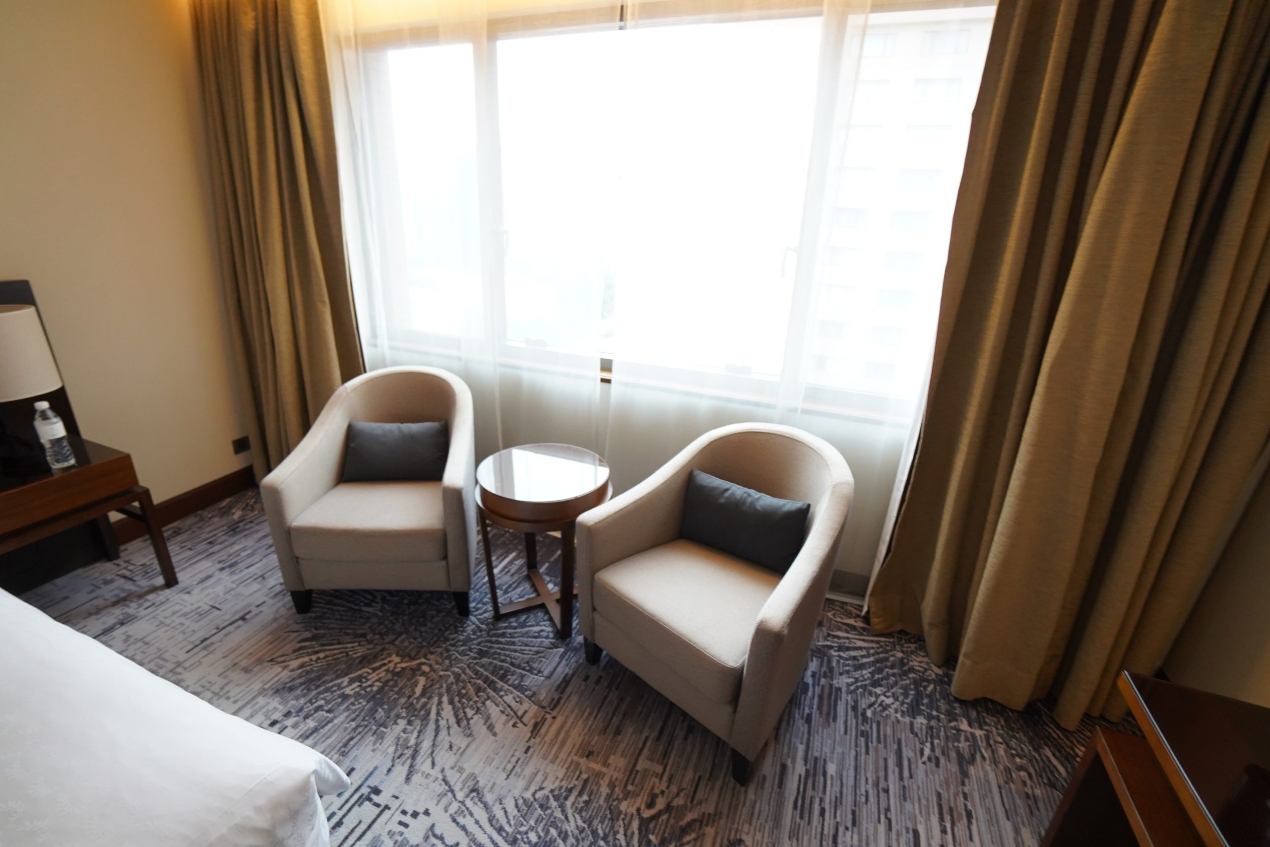 台北喜來登 Sheraton Grand Taipei 豪華特大床客房 - 這裡胡說 JL TALKS
