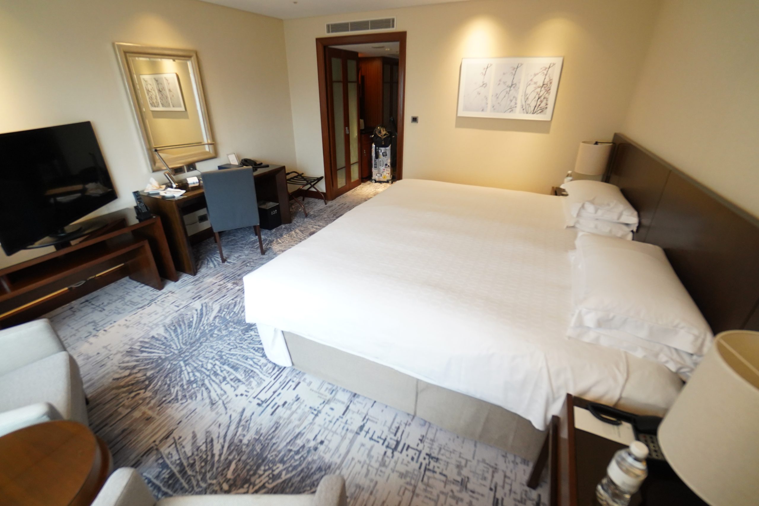 台北喜來登 Sheraton Grand Taipei 豪華特大床客房 - 這裡胡說 JL TALKS