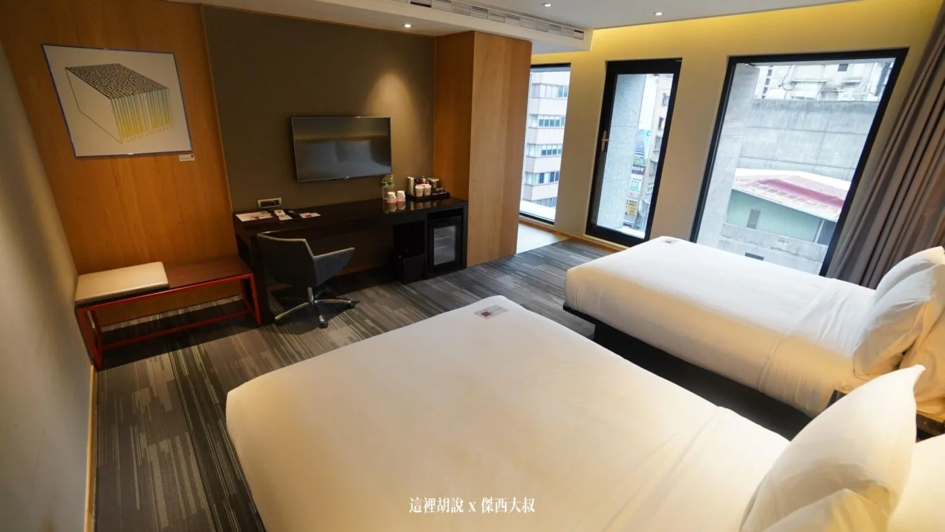 台北中山雅樂軒酒店 Aloft 噗通樂窩窗床角間（Splash Room） 走路就有米其林餐廳 輕時尚風 - 這裡胡說 JL TALKS