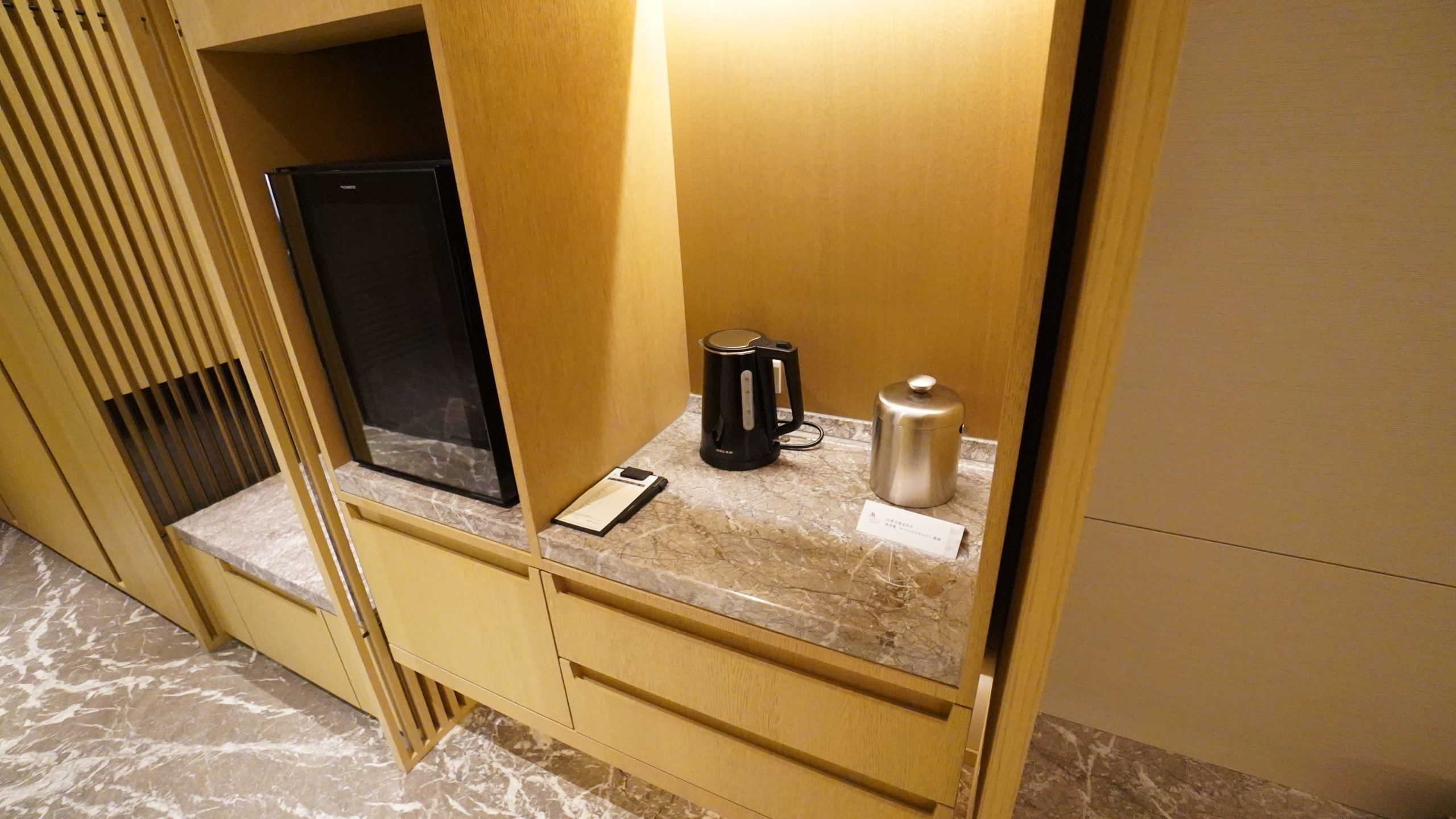 高雄萬豪酒店 Marriott Kaohsiung - 住宿篇：迎賓走廊&衣櫥
