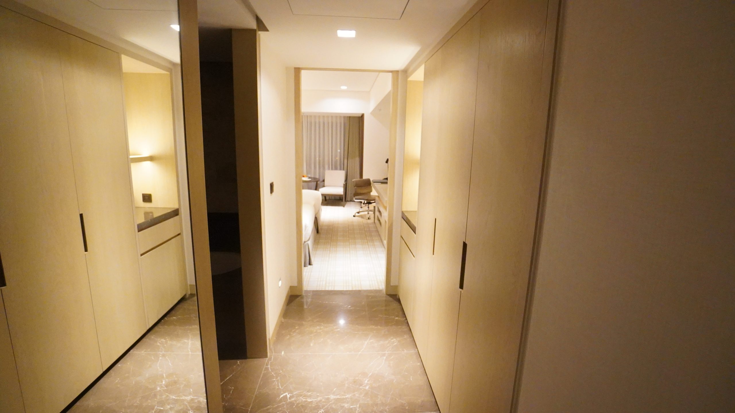 台北萬豪飯店 Marriott Taipei - 台灣最早的萬豪系統飯店 - 房間篇：房間走道 MINI BAR
