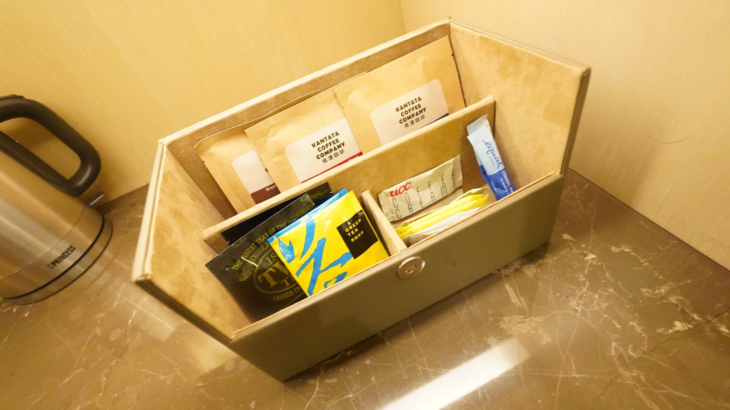 台北萬豪飯店 Marriott Taipei - 台灣最早的萬豪系統飯店 - 房間篇：房間走道 MINI BAR