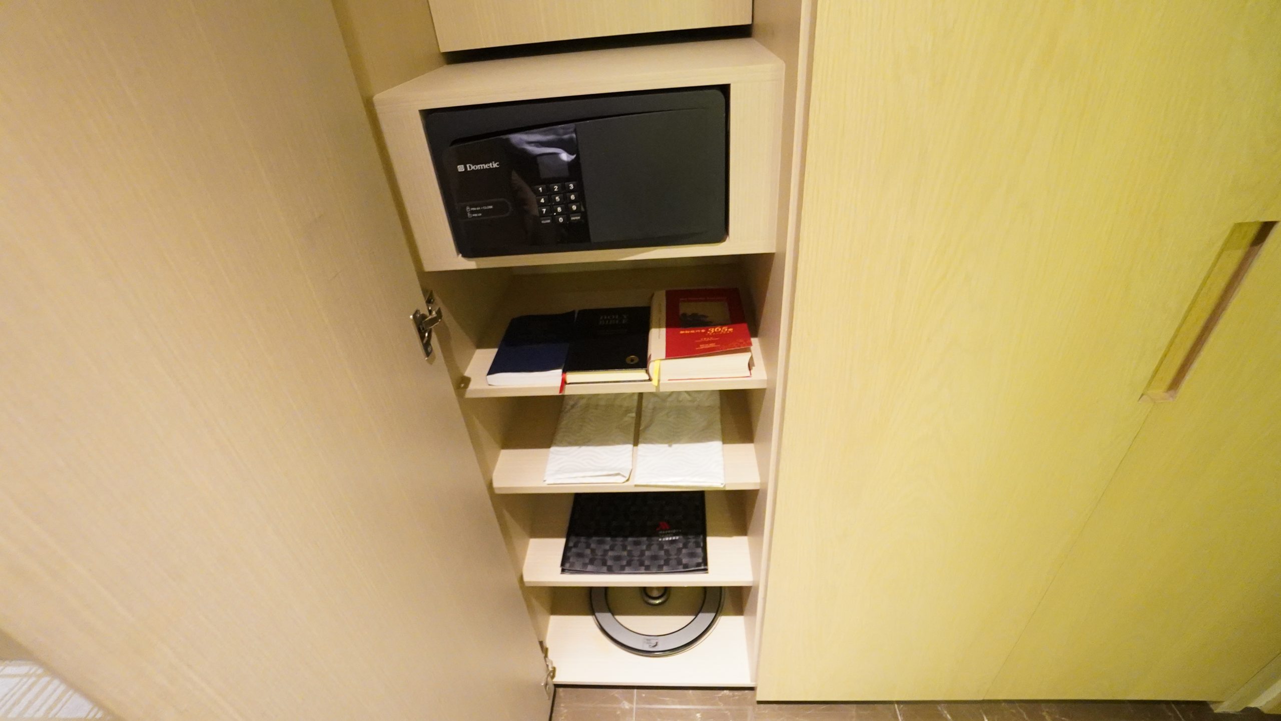 台北萬豪飯店 Marriott Taipei - 台灣最早的萬豪系統飯店 - 房間篇：房間走道 MINI BAR