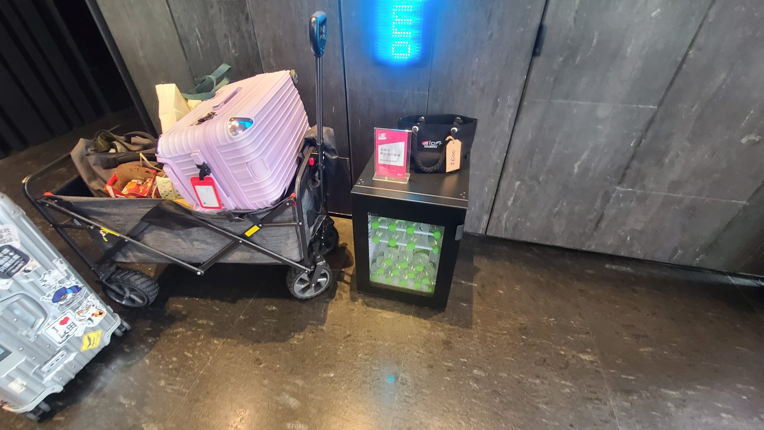 台北中山雅樂軒酒店 Aloft 噗通樂窩窗床角間（Splash Room） 走路就有米其林餐廳 輕時尚風：大廳