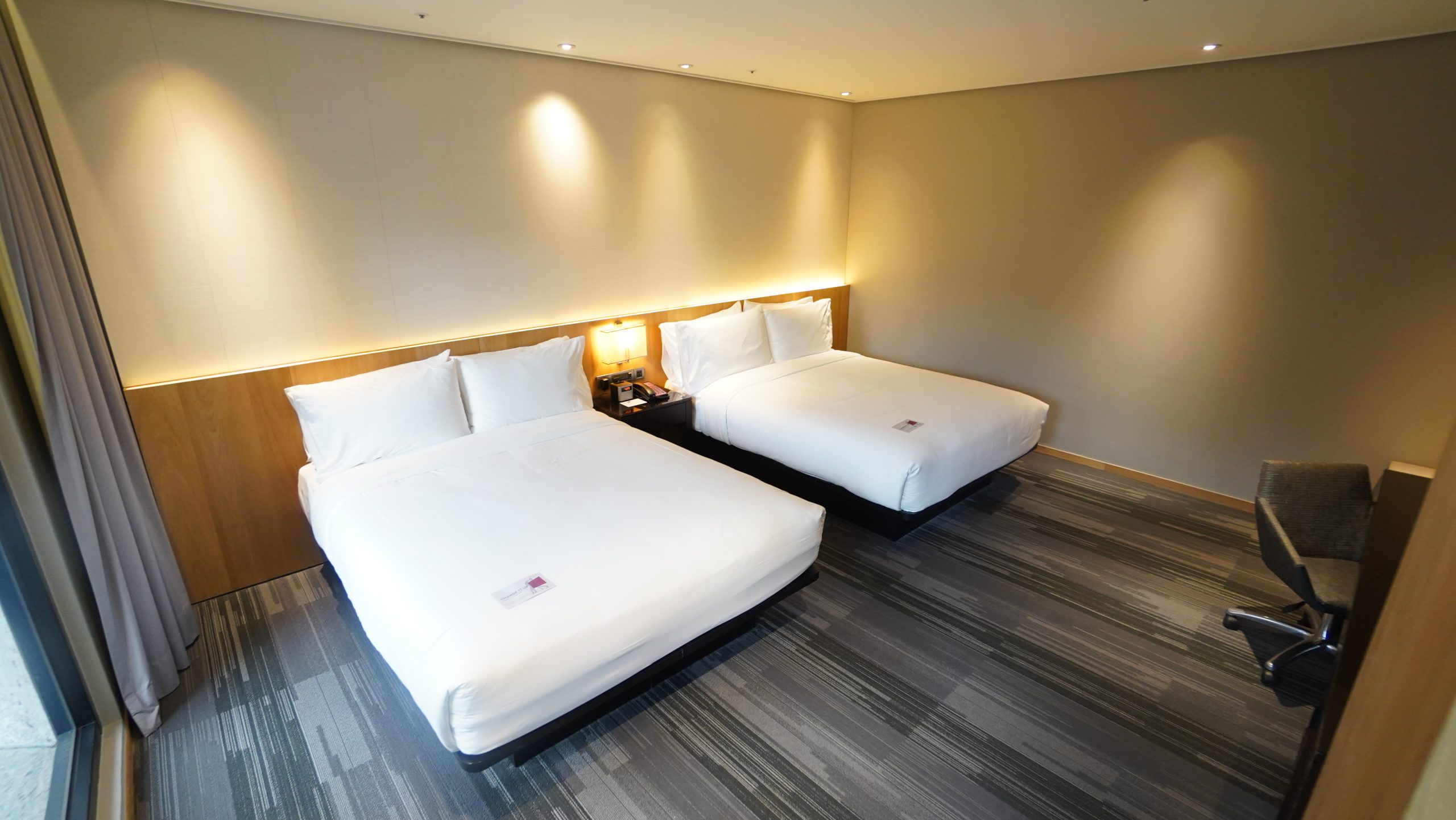台北中山雅樂軒酒店 Aloft 噗通樂窩窗床角間（Splash Room） 走路就有米其林餐廳 輕時尚風：客房