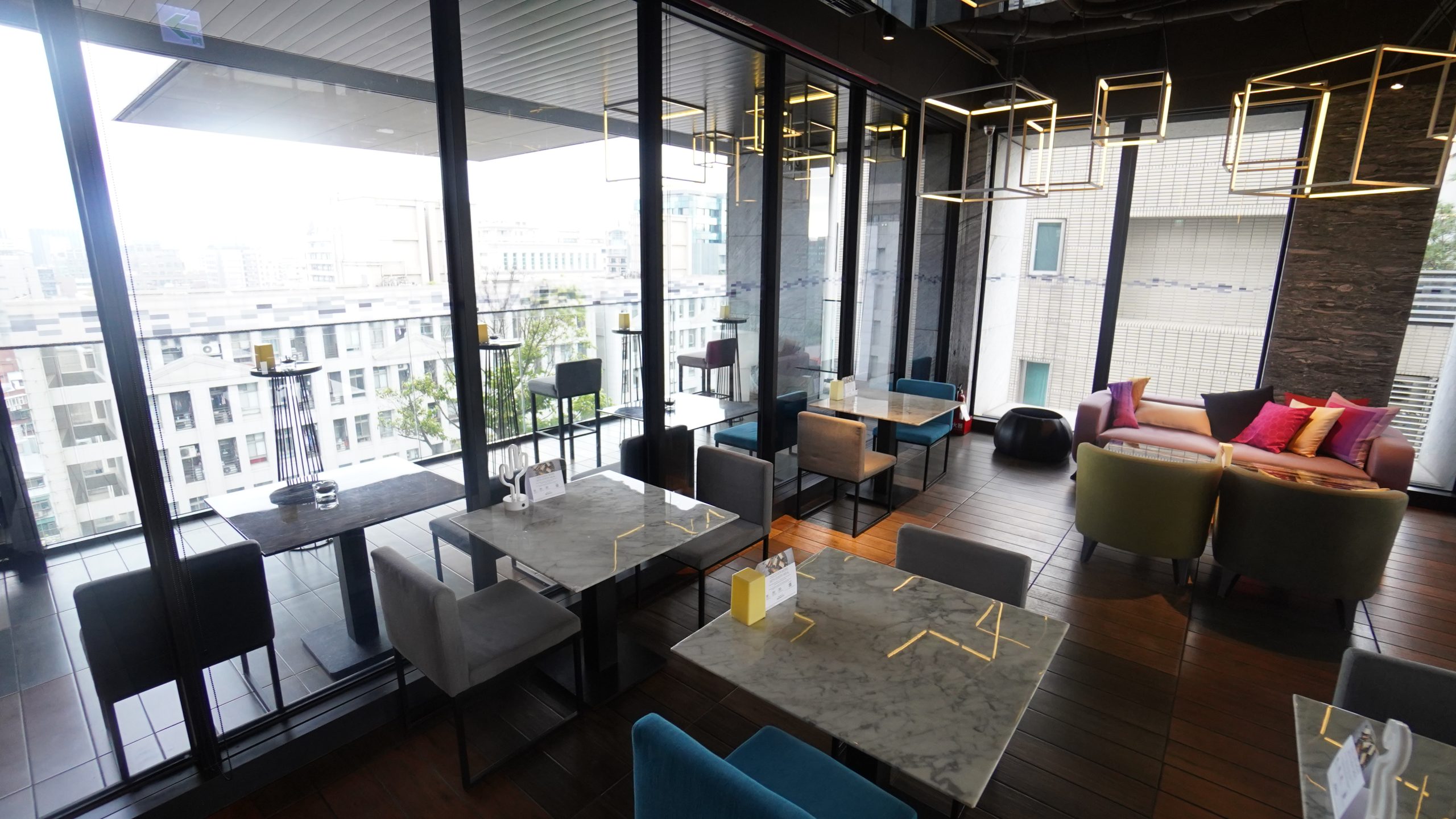 台北中山雅樂軒酒店 Aloft 噗通樂窩窗床角間（Splash Room） 走路就有米其林餐廳 輕時尚風：W XYZ BAR