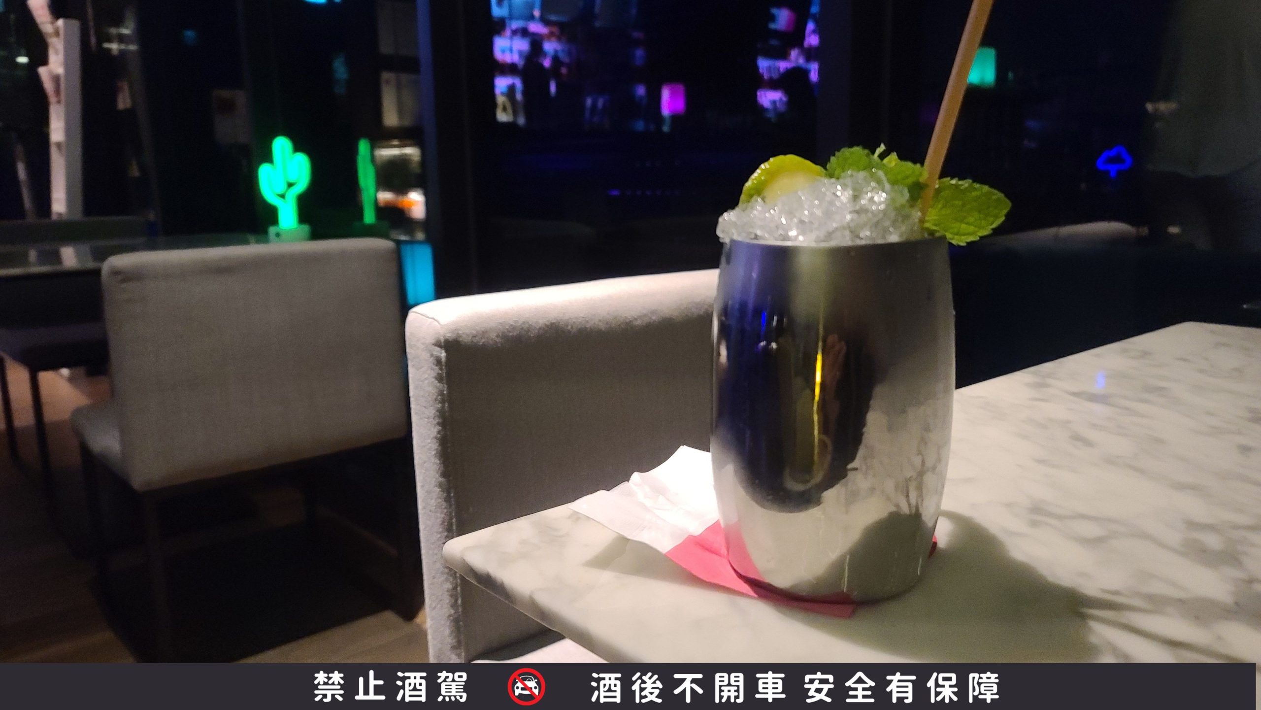 台北中山雅樂軒酒店 Aloft 噗通樂窩窗床角間（Splash Room） 走路就有米其林餐廳 輕時尚風：晚上的W XYZ BAR
