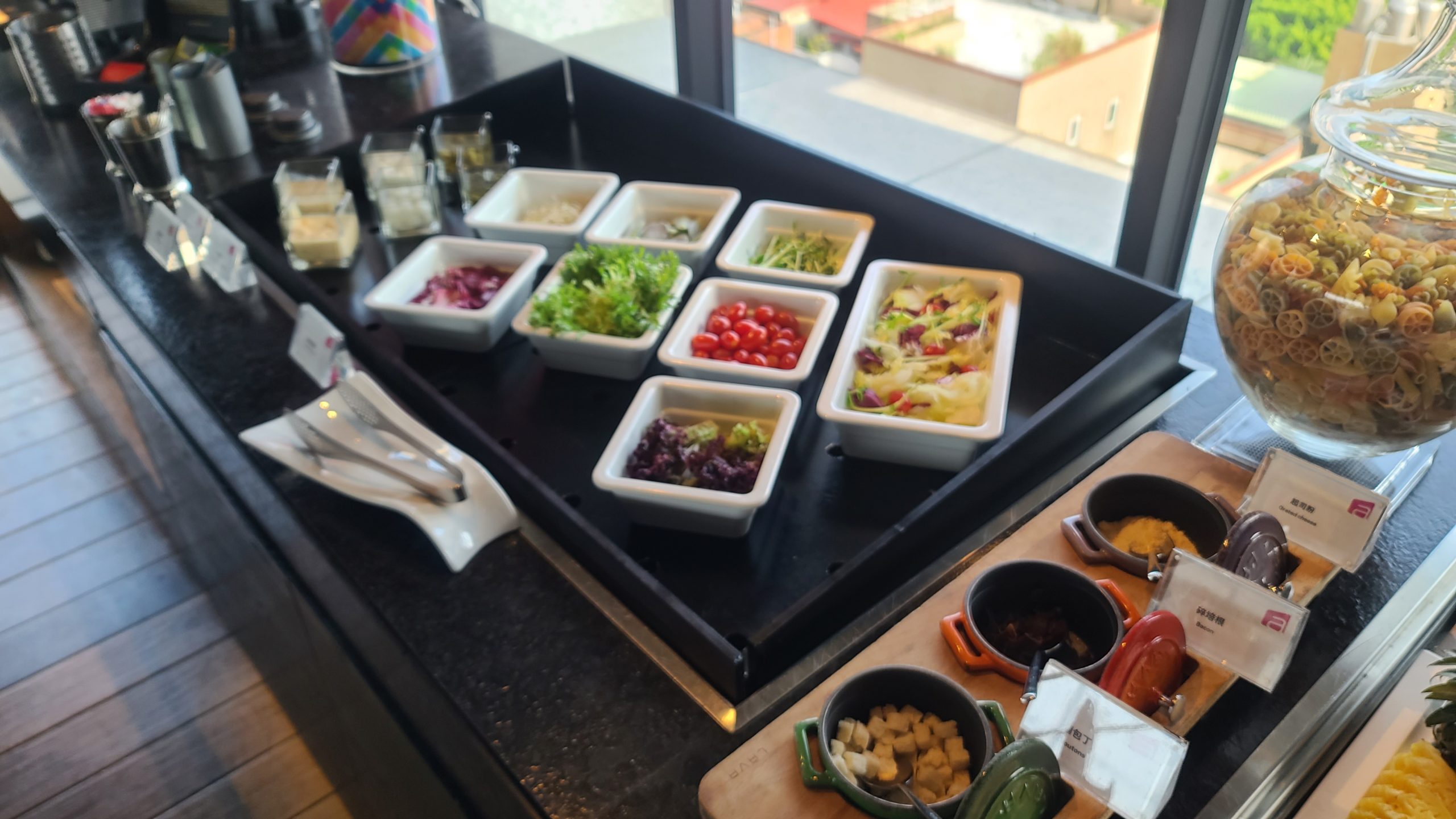 台北中山雅樂軒酒店 Aloft 噗通樂窩窗床角間（Splash Room） 走路就有米其林餐廳 輕時尚風：早餐 用餐地點是 W XYZ