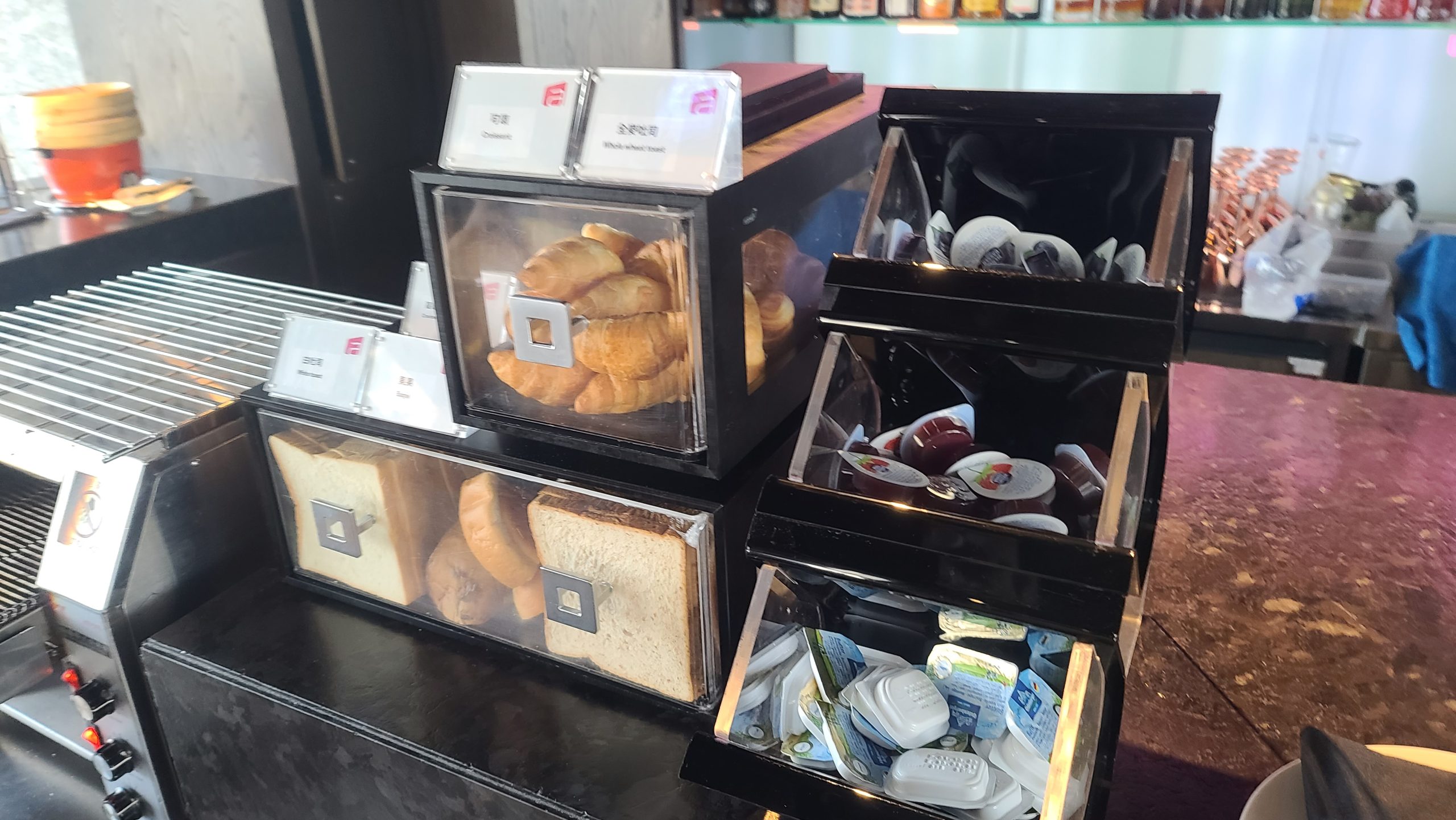 台北中山雅樂軒酒店 Aloft 噗通樂窩窗床角間（Splash Room） 走路就有米其林餐廳 輕時尚風：早餐 用餐地點是 W XYZ