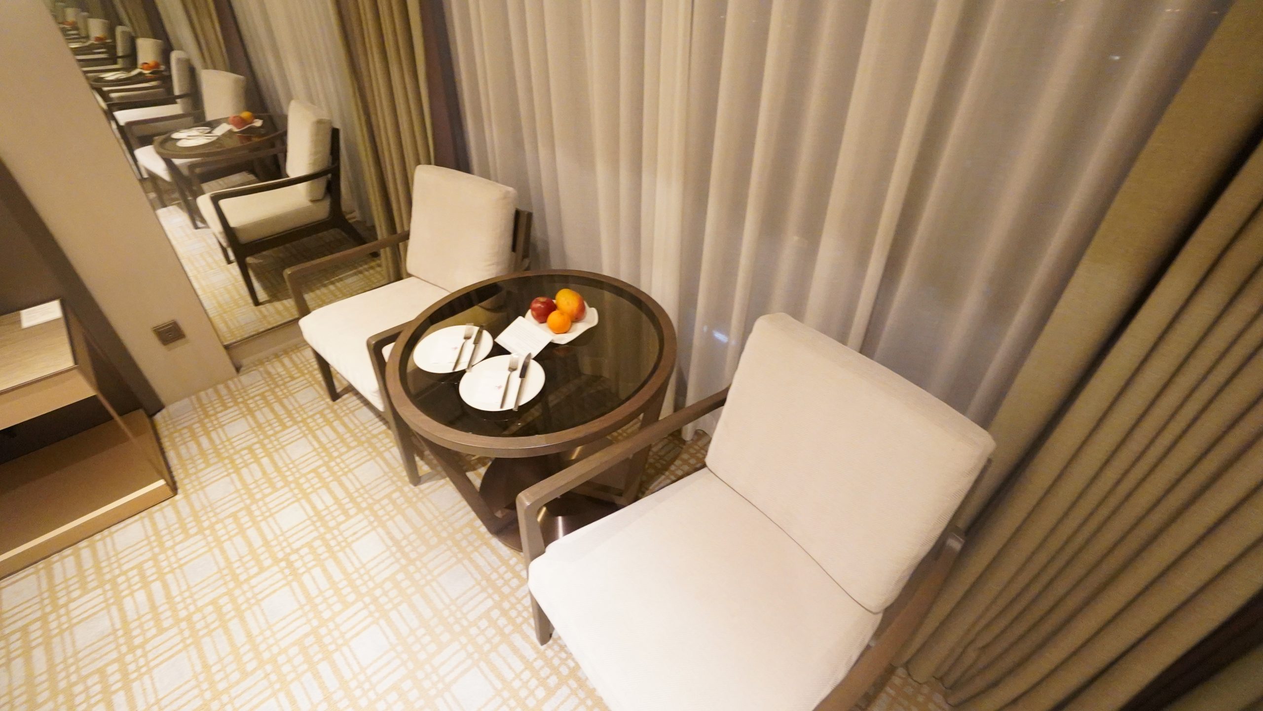 台北萬豪飯店 Marriott Taipei - 台灣最早的萬豪系統飯店 - 房間篇：電視 辦公桌 沙發區