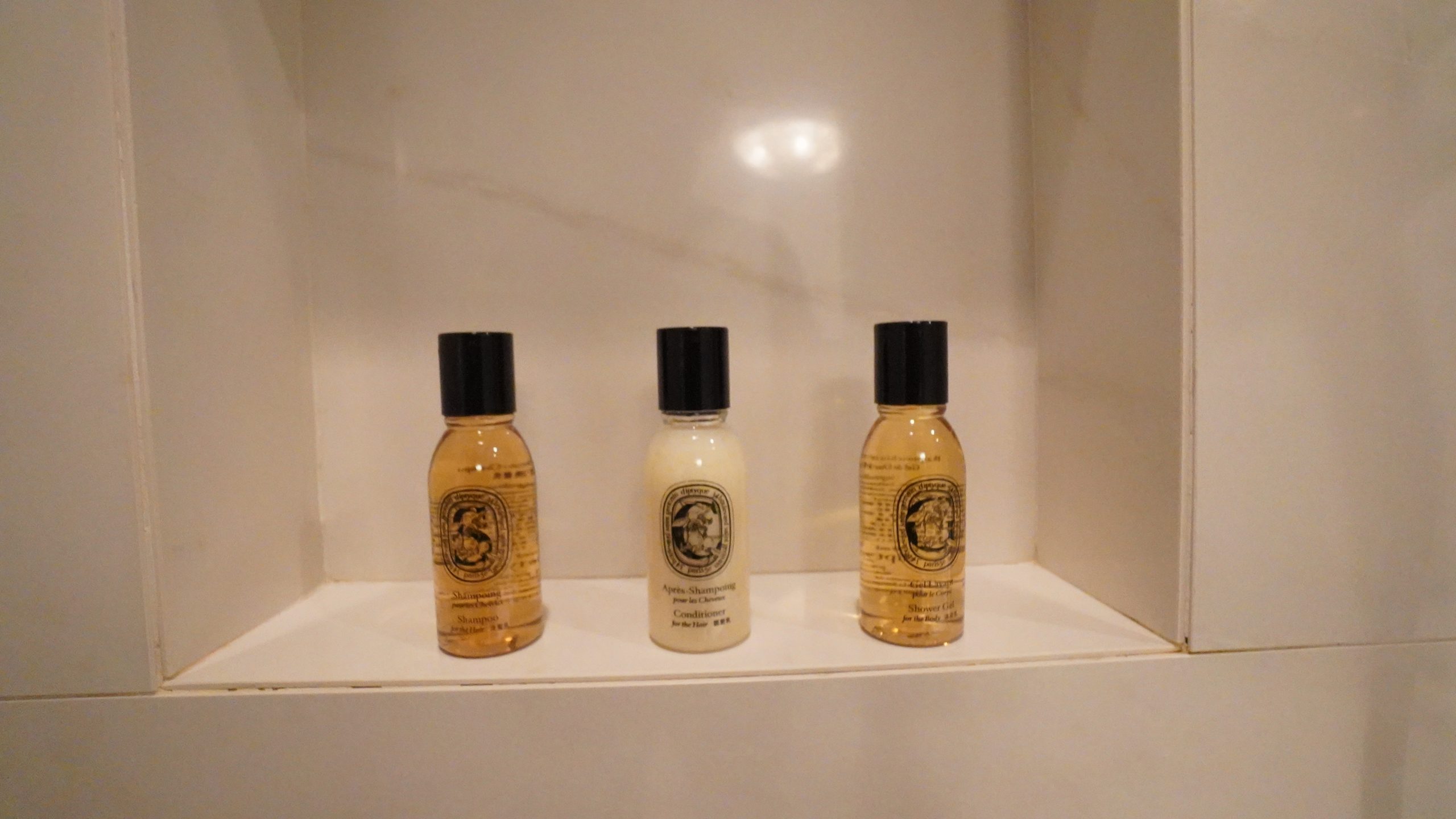 使用diptyque的備品，他的味道相對比較厚實，很東南的感覺