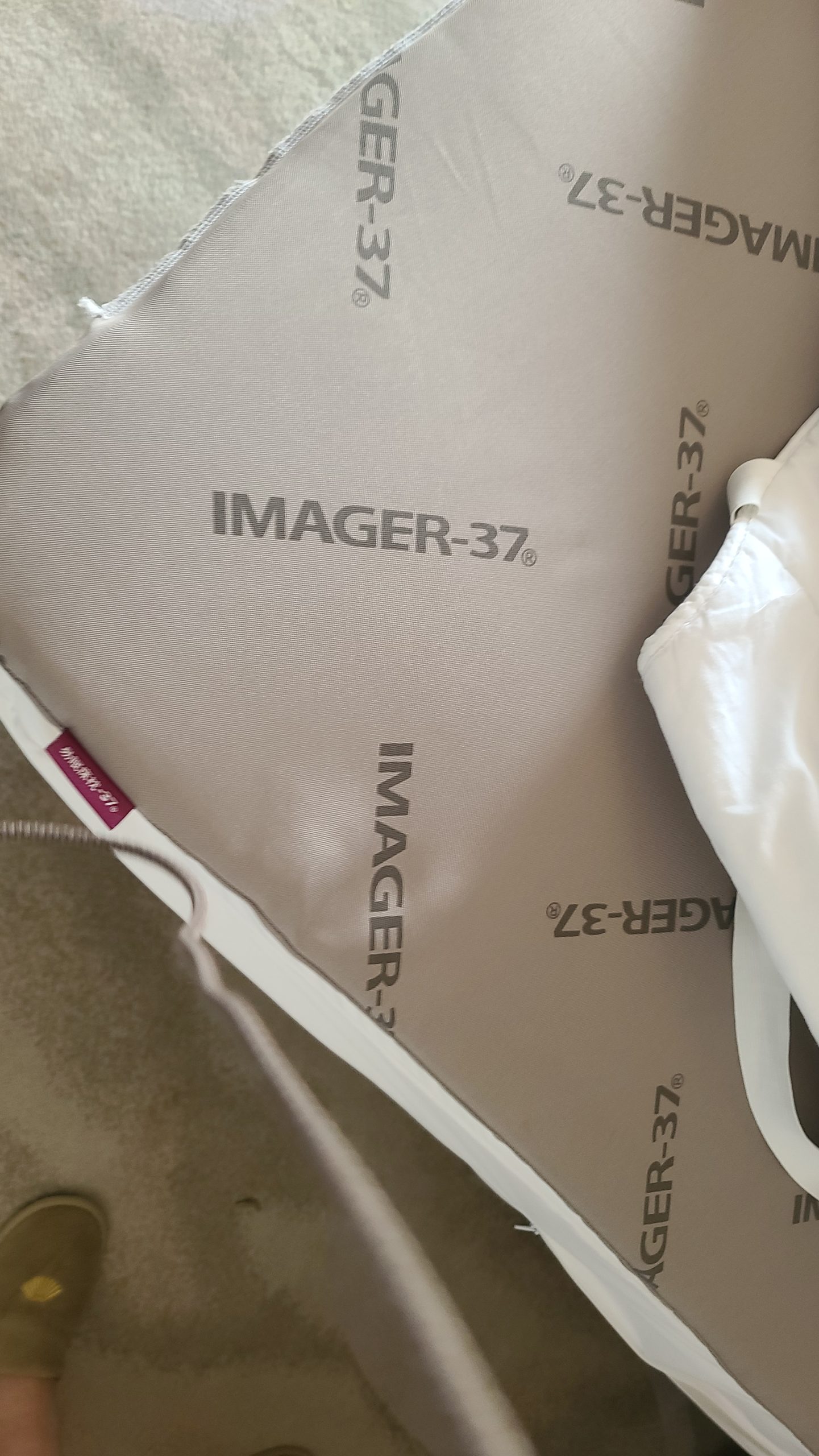 IMAGER-37 這個傑西查了一下是台灣的品牌，是一個支撐力非常好的床墊