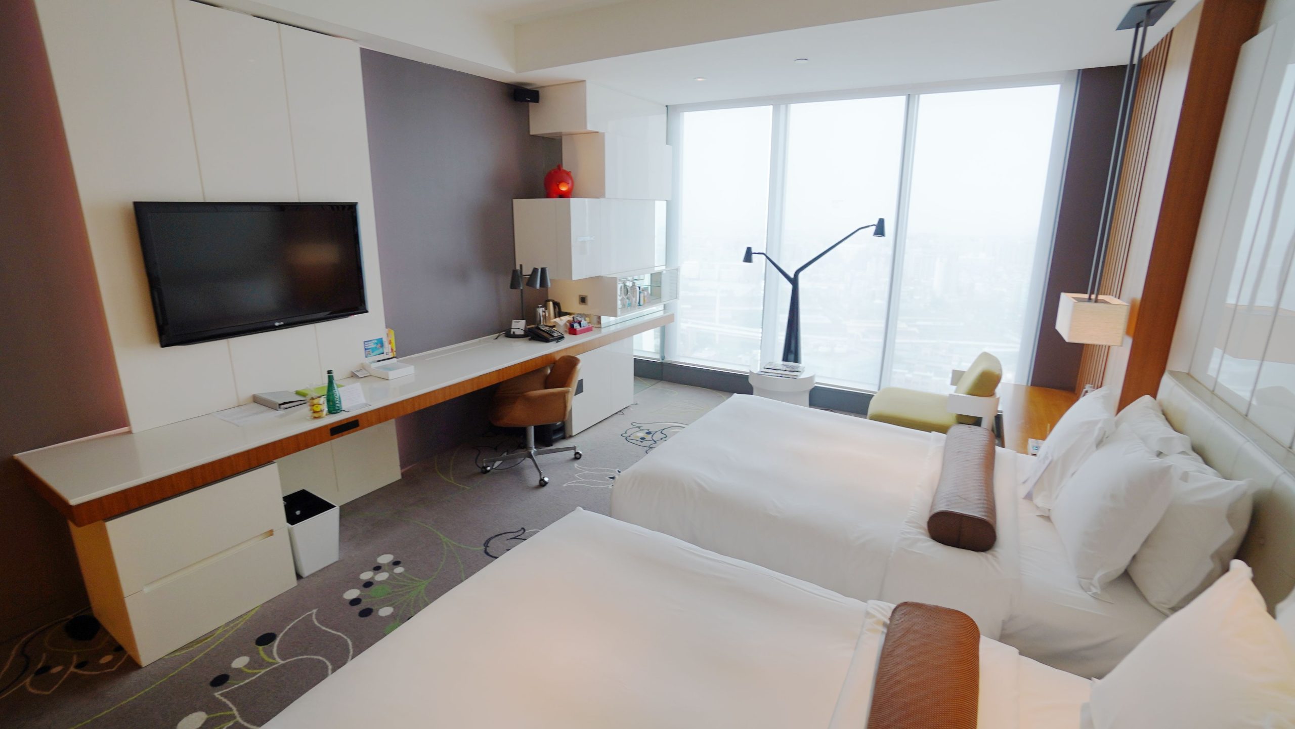 台北 W HOTEL 白日夢專案 到飯店吃飽喝足 直接送4000餐飲額度：客房