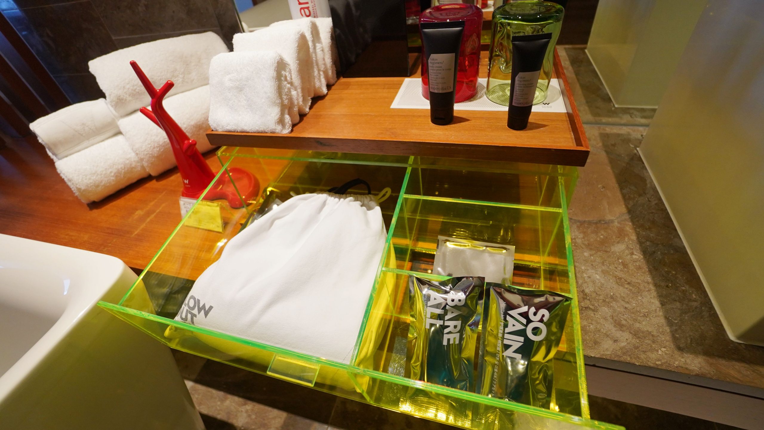 台北 W HOTEL 白日夢專案 到飯店吃飽喝足 直接送4000餐飲額度：浴室