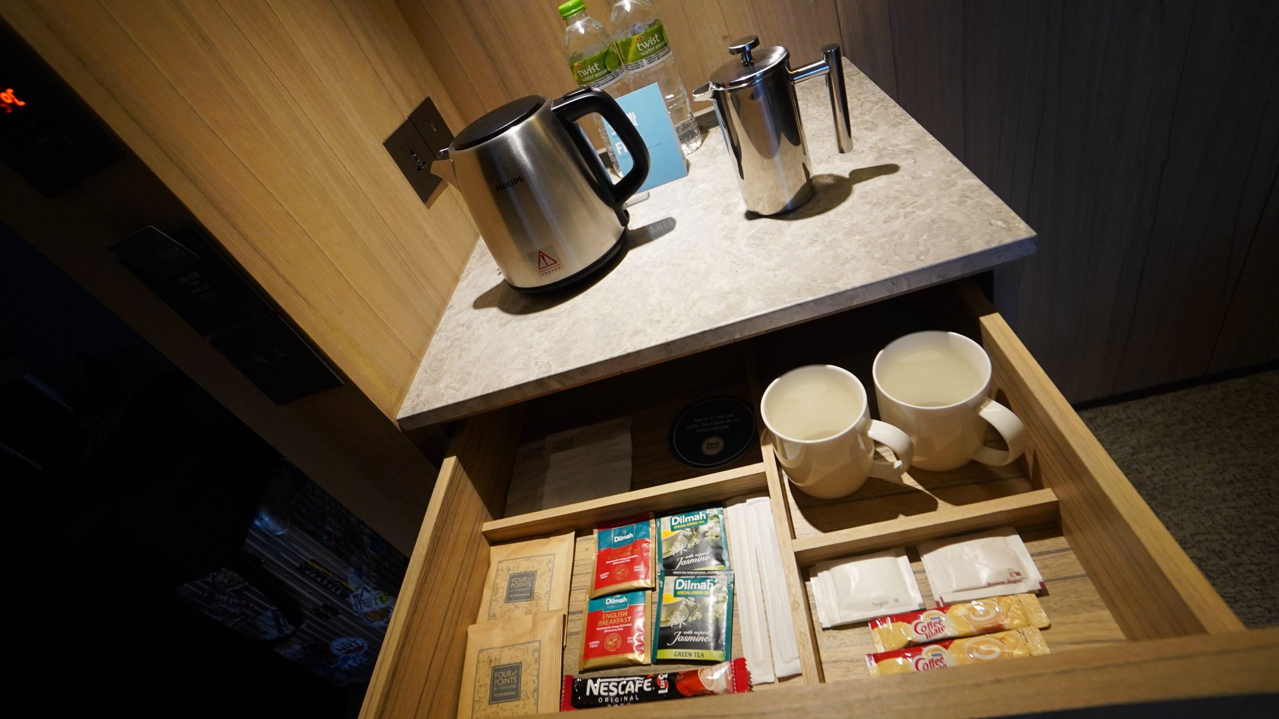 林口亞昕福朋喜來登酒店 - 解封後入住經驗 豪華客房一泊二食 交通便捷.房間寬敞舒適：MINI BAR