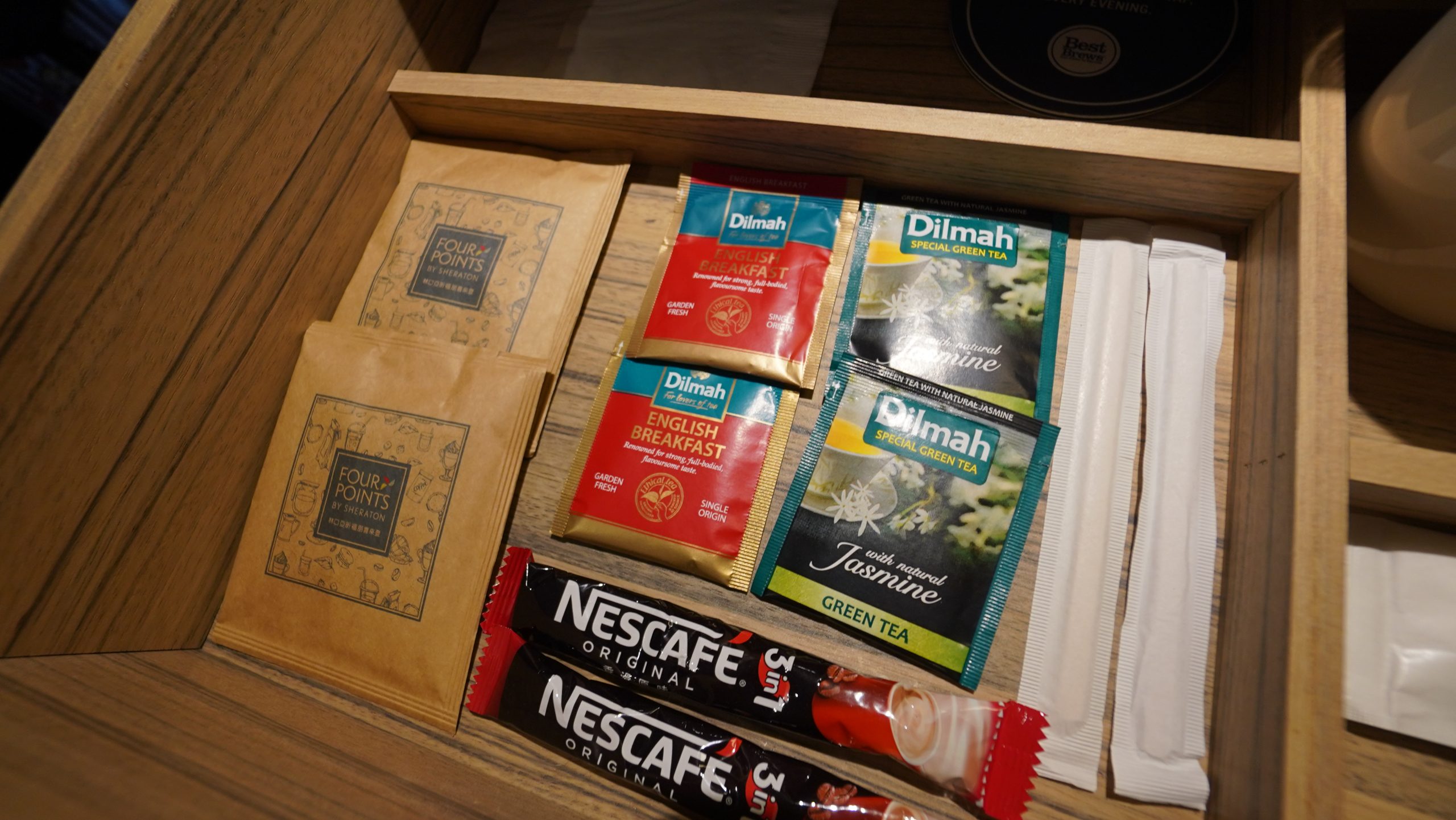 林口亞昕福朋喜來登酒店 - 解封後入住經驗 豪華客房一泊二食 交通便捷.房間寬敞舒適：MINI BAR