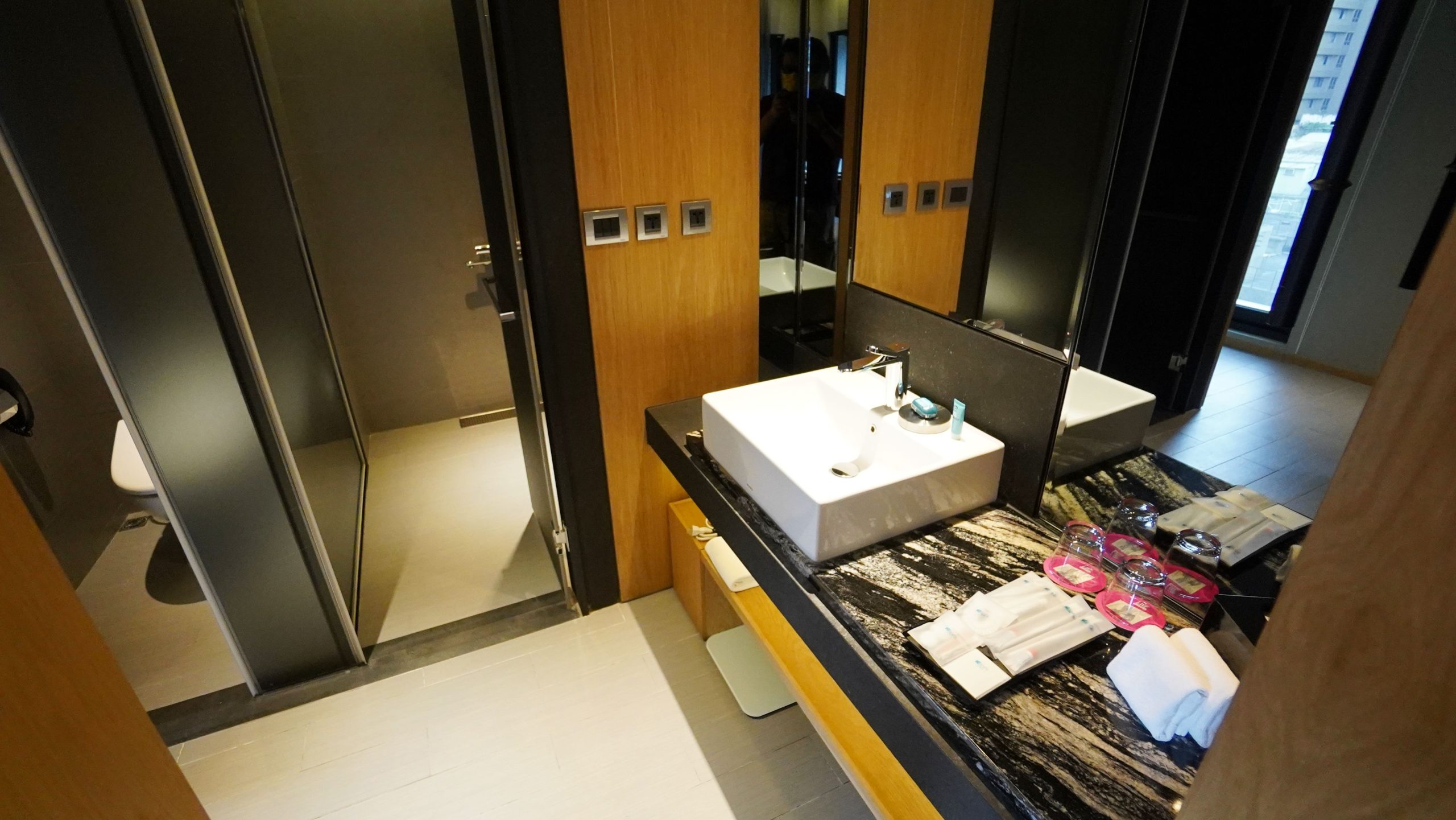 台北中山雅樂軒酒店 Aloft 二訪 快活樂窩單床（Aloft King Room） 輕時尚風：浴室區域