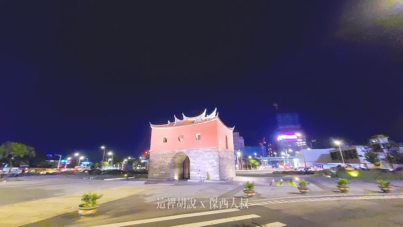 CITIZEN M HOTEL TAIPEI 世民酒店 睡在落地窗前：北門的夜景