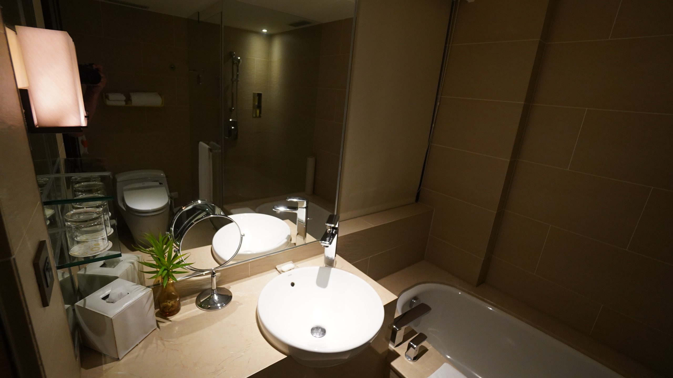 和逸飯店 Cozzi Hotel 忠孝館 - 設計跟服務很像日系商務酒店 善導寺站：浴室