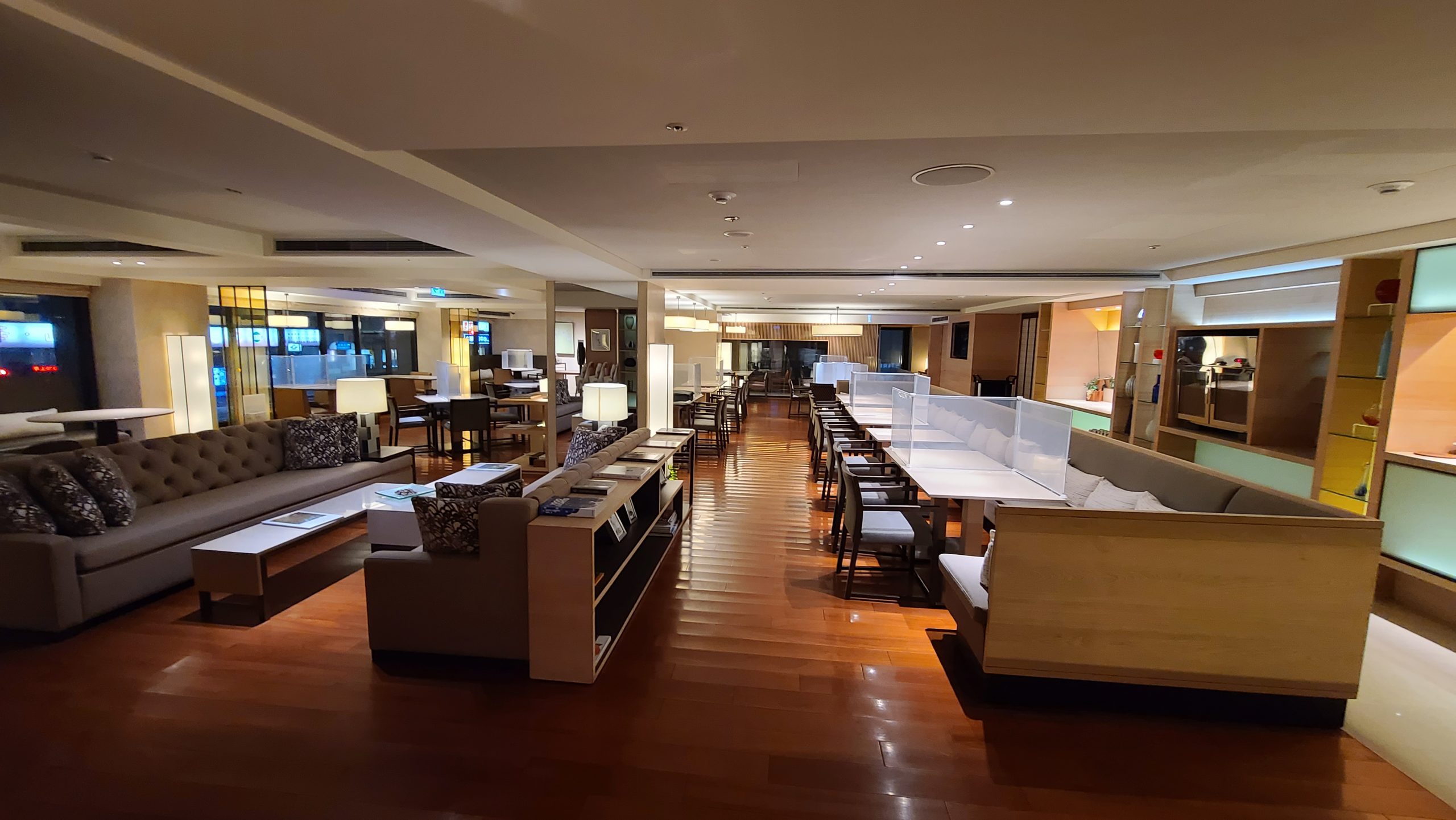 和逸飯店 Cozzi Hotel 忠孝館 - 設計跟服務很像日系商務酒店 善導寺站：交誼空間 / 2F Lounge