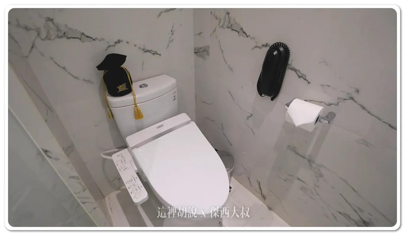 圓山飯店 每個角落都有故事 走入塵封已久的「圓山東密道」跟孔二小姐故居 吃國宴文化餐：浴室