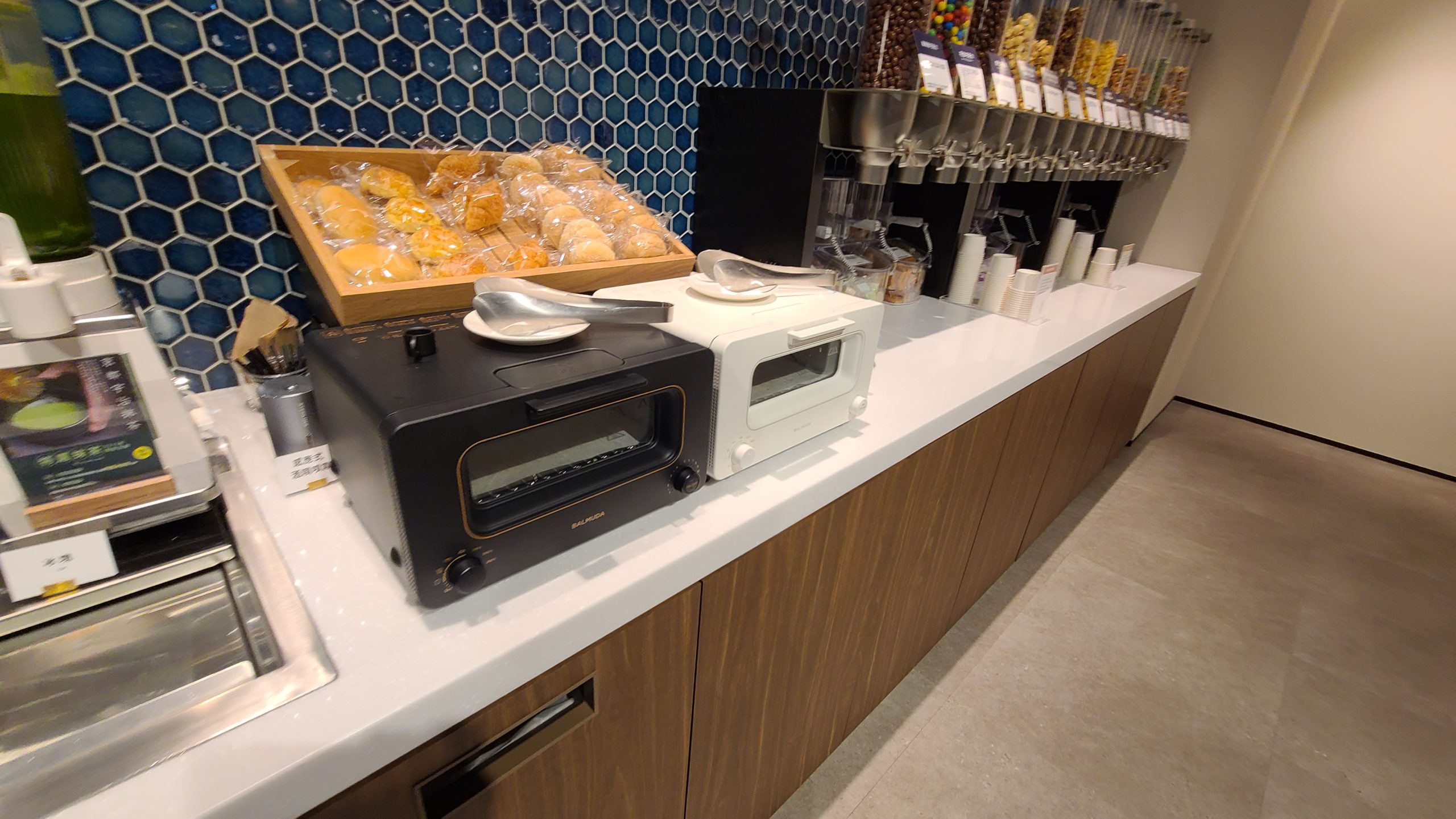 蔦屋書店行動辨公室 松山車站SAHRE LOUNGE：飲料點心