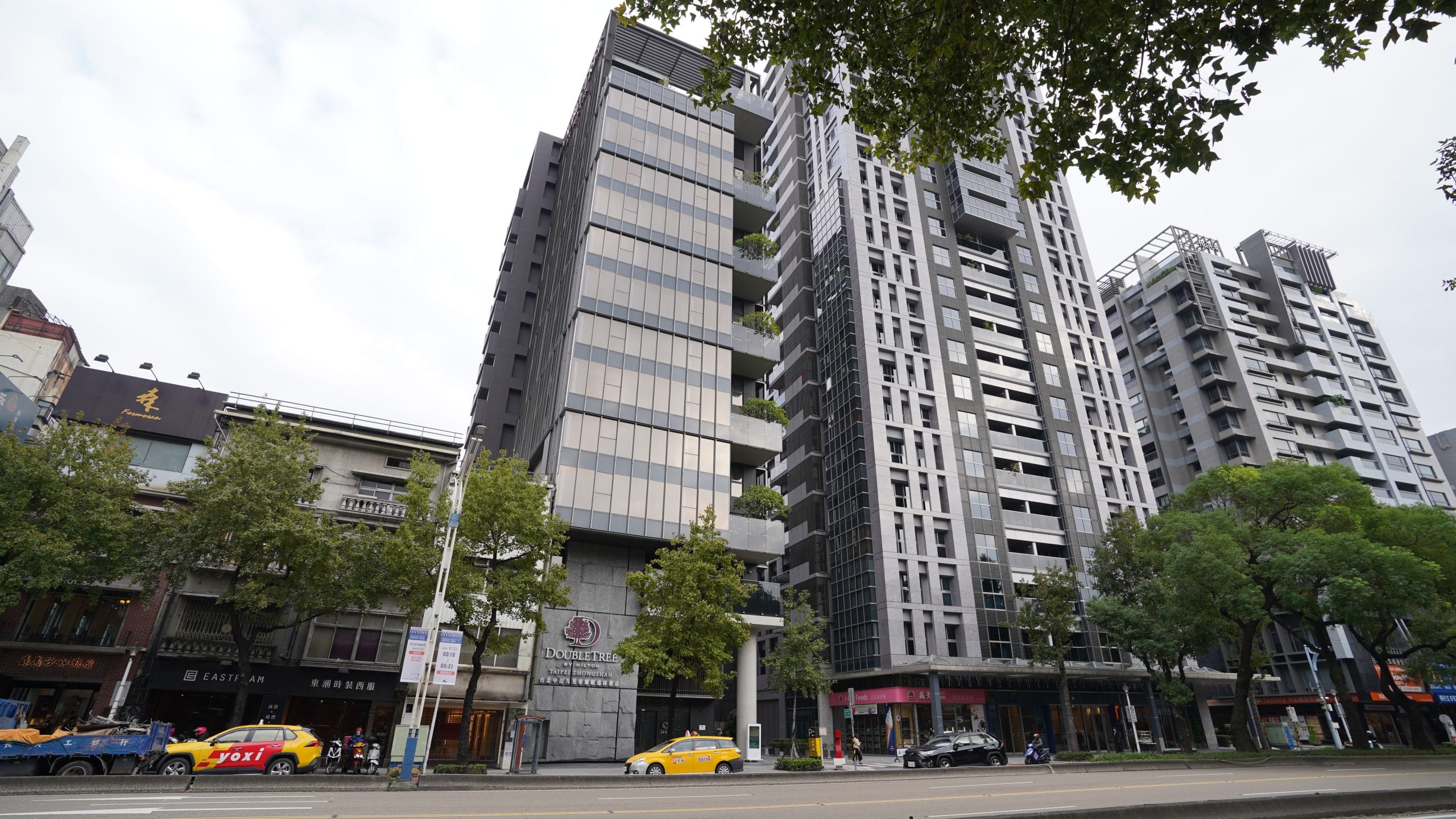 台北中山：九昱希爾頓逸林酒店 DoubleTree by Hilton Taipei Zhongshan 想把這組TOTO花灑搬回家：飯店外觀位置