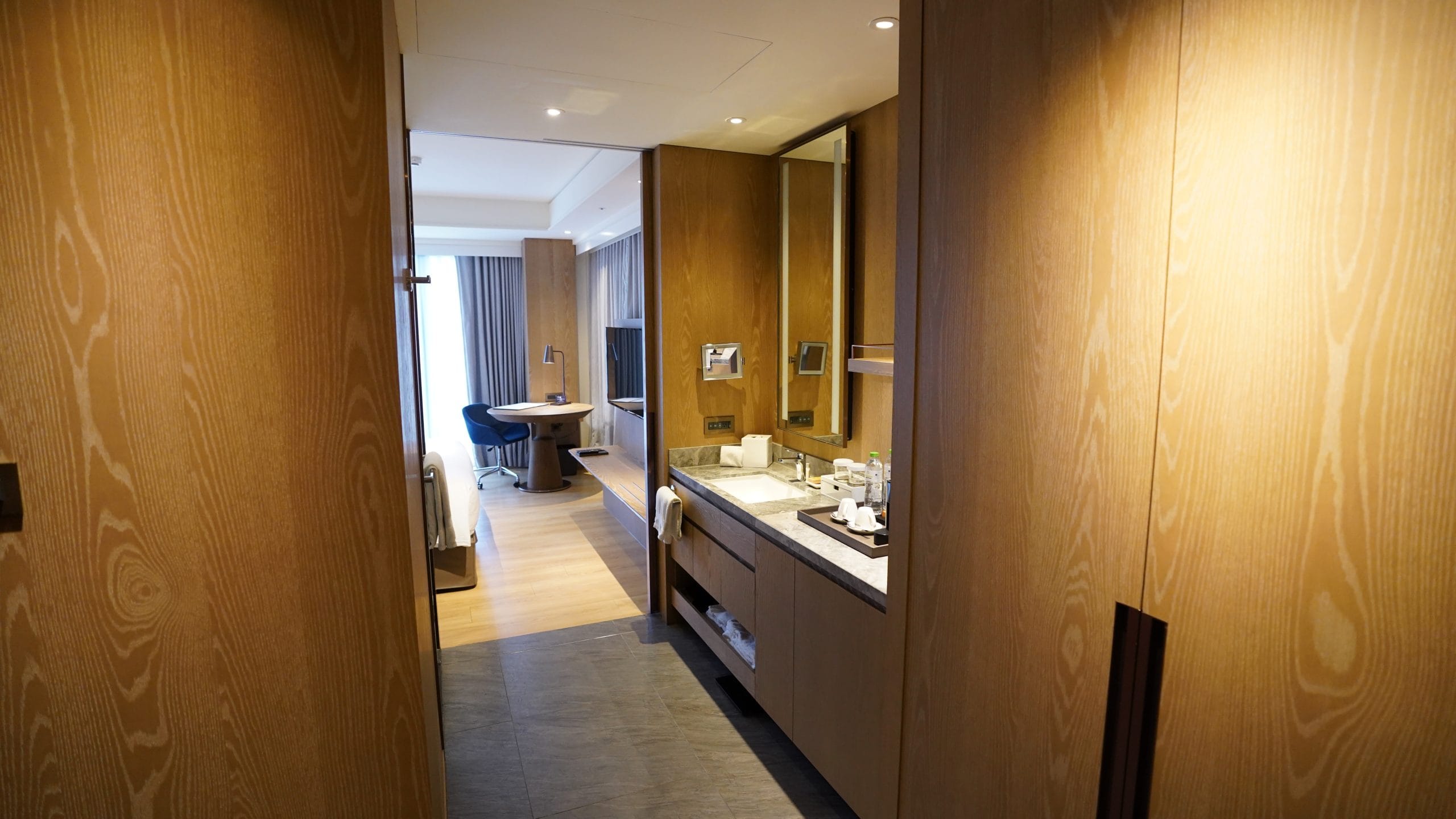 台北中山：九昱希爾頓逸林酒店 DoubleTree by Hilton Taipei Zhongshan 想把這組TOTO花灑搬回家：房間大致外觀