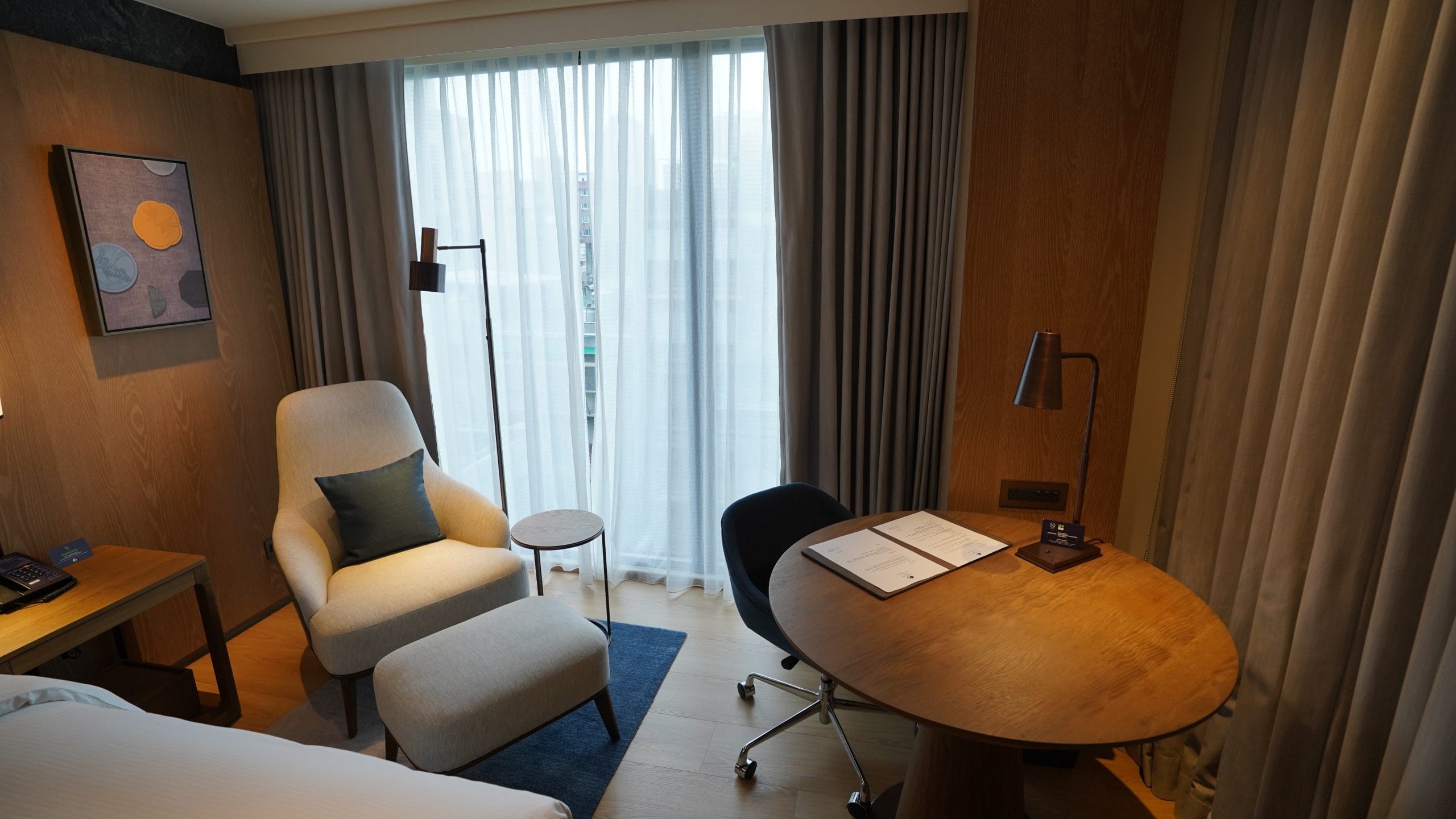 台北中山：九昱希爾頓逸林酒店 DoubleTree by Hilton Taipei Zhongshan 想把這組TOTO花灑搬回家：房間/床頭/床墊
