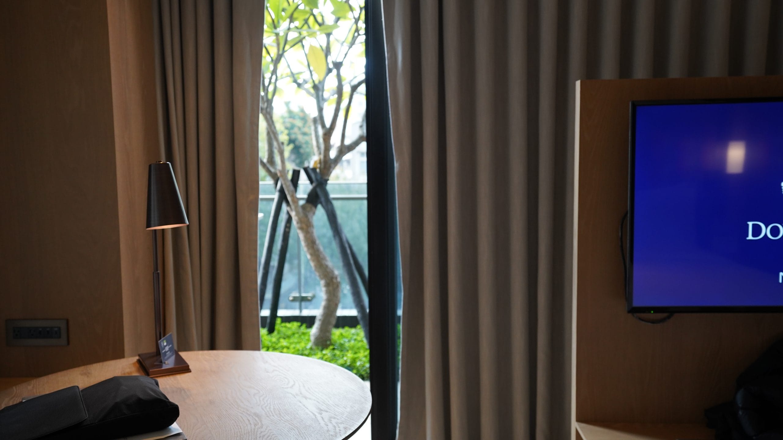 台北中山：九昱希爾頓逸林酒店 DoubleTree by Hilton Taipei Zhongshan 想把這組TOTO花灑搬回家：陽台房的設計/2號房跟九號房