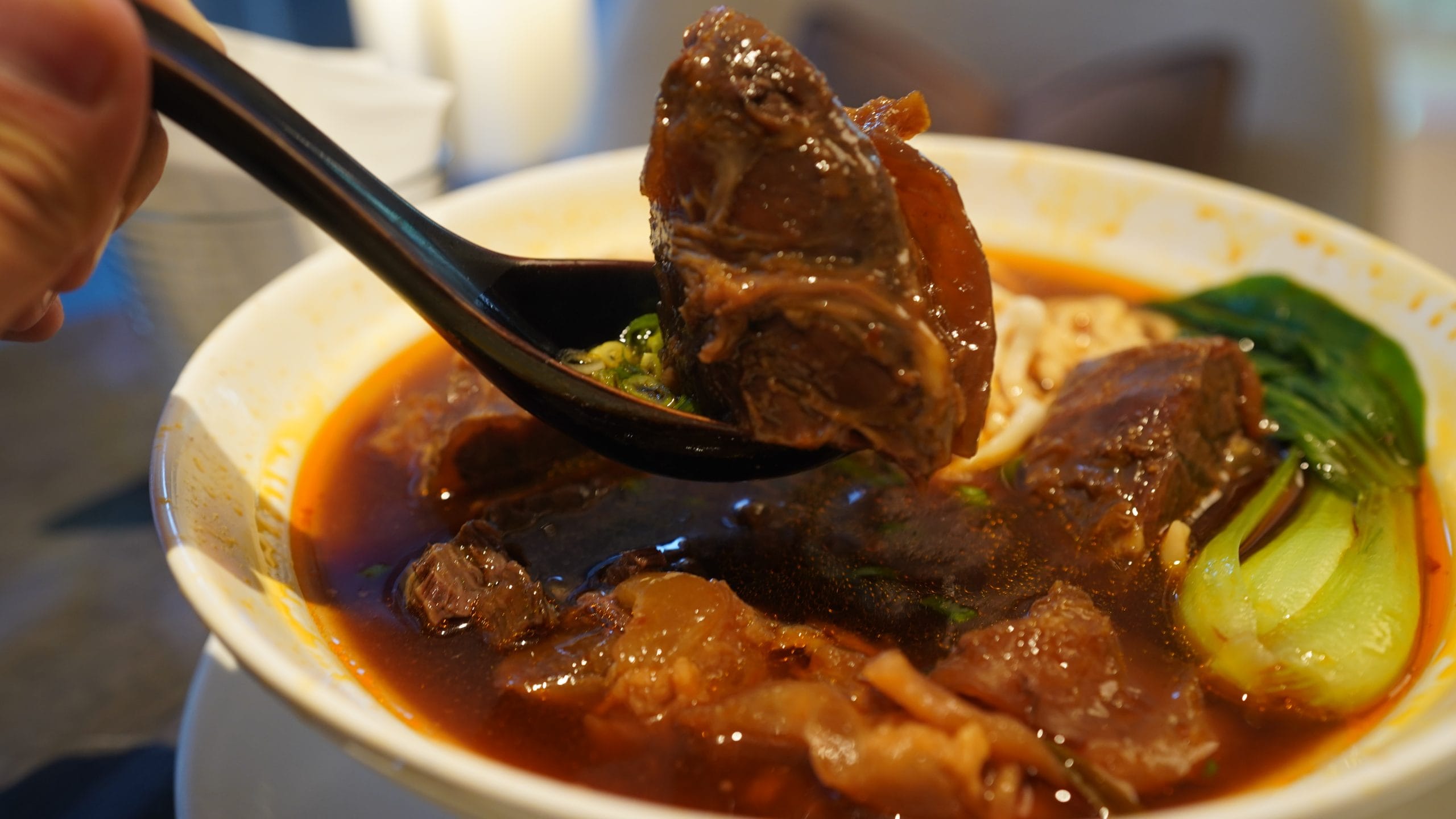 台北中山：九昱希爾頓逸林酒店 DoubleTree by Hilton Taipei Zhongshan 想把這組TOTO花灑搬回家：餐廳的牛肉麵跟滷味