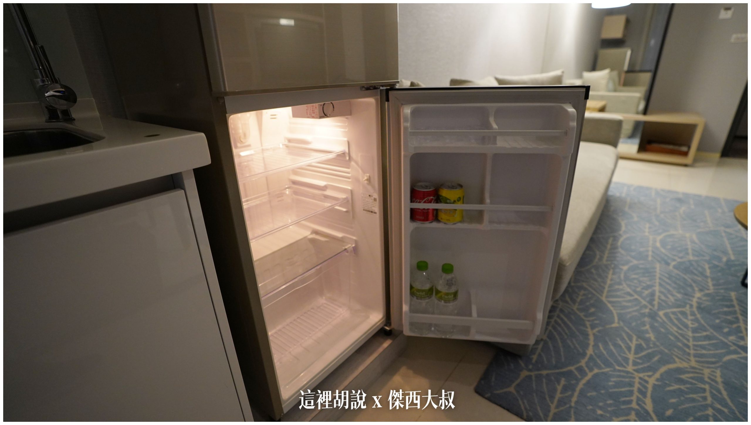 冰箱則是尺寸非常大，而且有冷凍