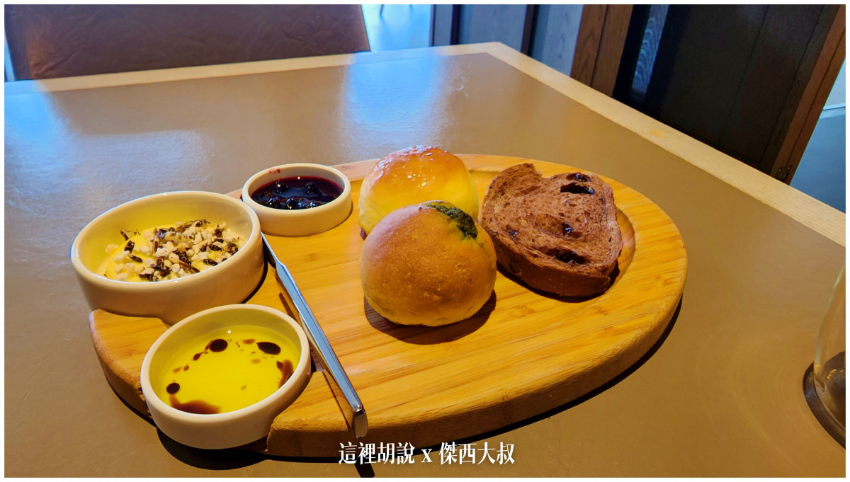 好吃的麵包盤，奶油不錯