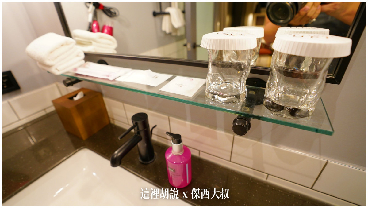 台灣第一間 MOXY 落腳台中 商旅跟青旅的變身 2022三訪記錄補完：升等後一大床的房型（每層樓07.09號房）