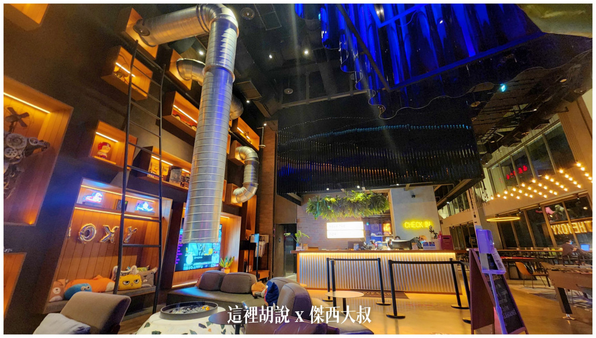 台灣第一間 MOXY 落腳台中 商旅跟青旅的變身 2022三訪記錄補完：飯店外觀