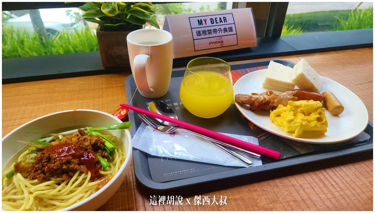 後來去才發現那個擔仔麵的湯很好喝 是蝦子熬出來的高湯（應該有扁魚？）