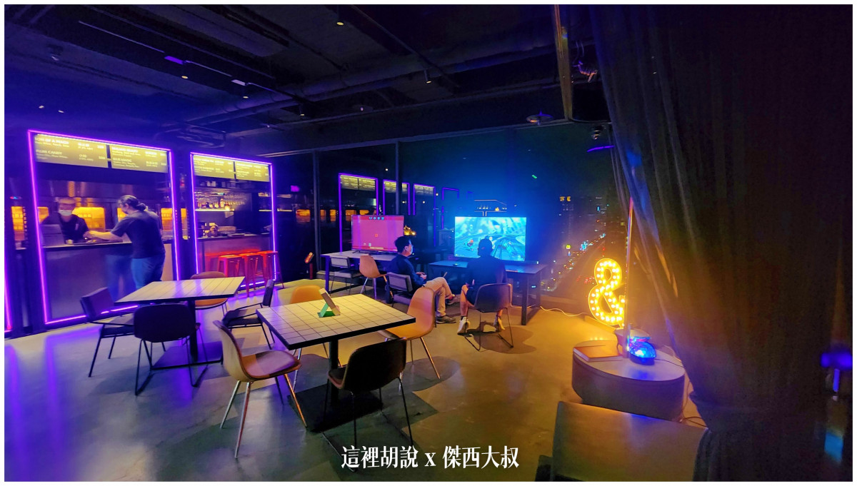 台灣第一間 MOXY 落腳台中 商旅跟青旅的變身 2022三訪記錄補完：樓頂酒吧