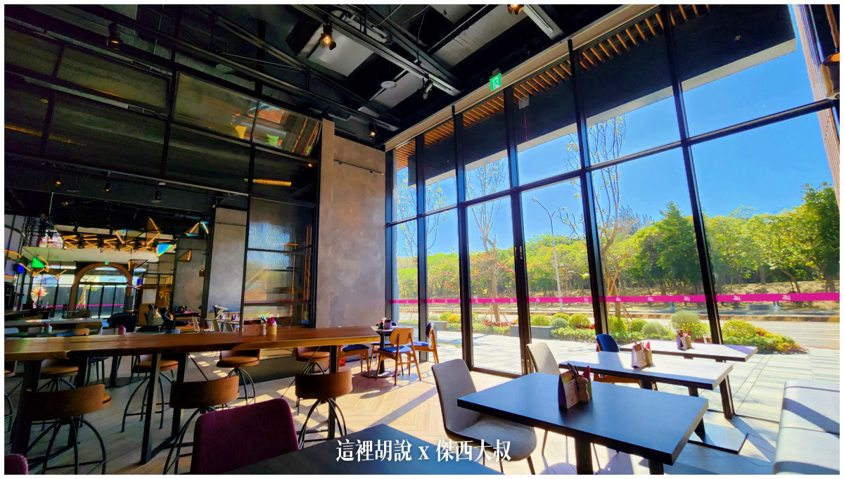 台南安平 ALOFT 唯一台南萬豪集團飯店 面海房夕陽無敵：WXYZ BAR