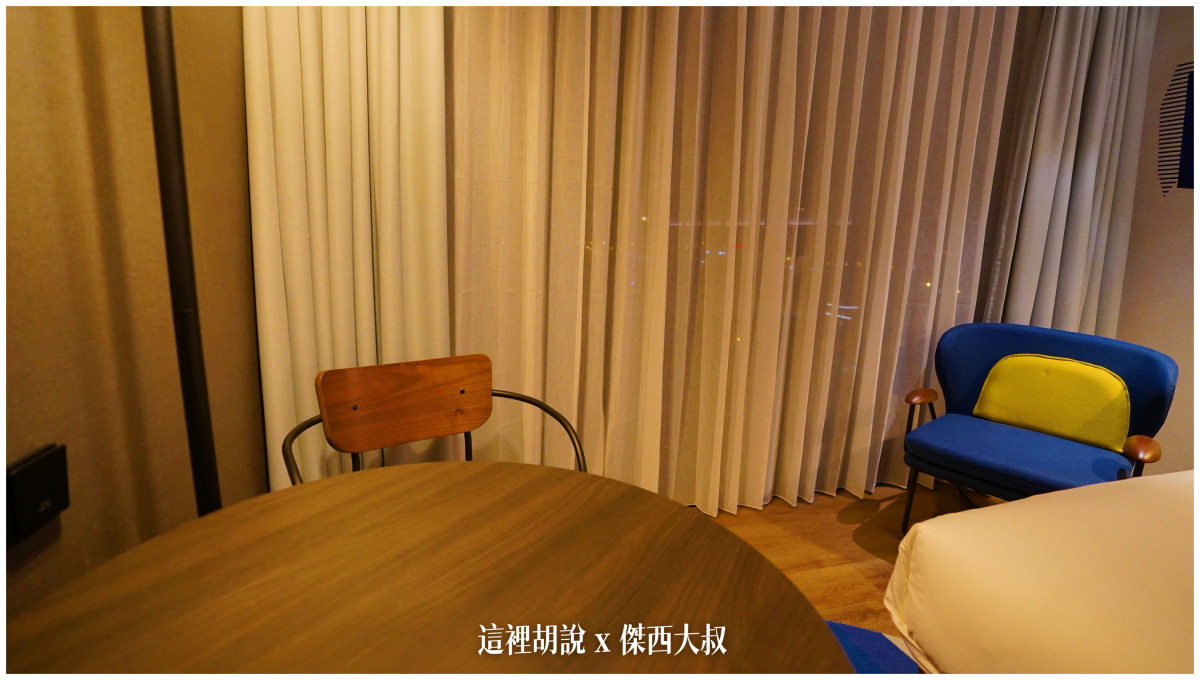 台南安平 ALOFT 唯一台南萬豪集團飯店 面海房夕陽無敵：其他客房設置以及MINIBAR