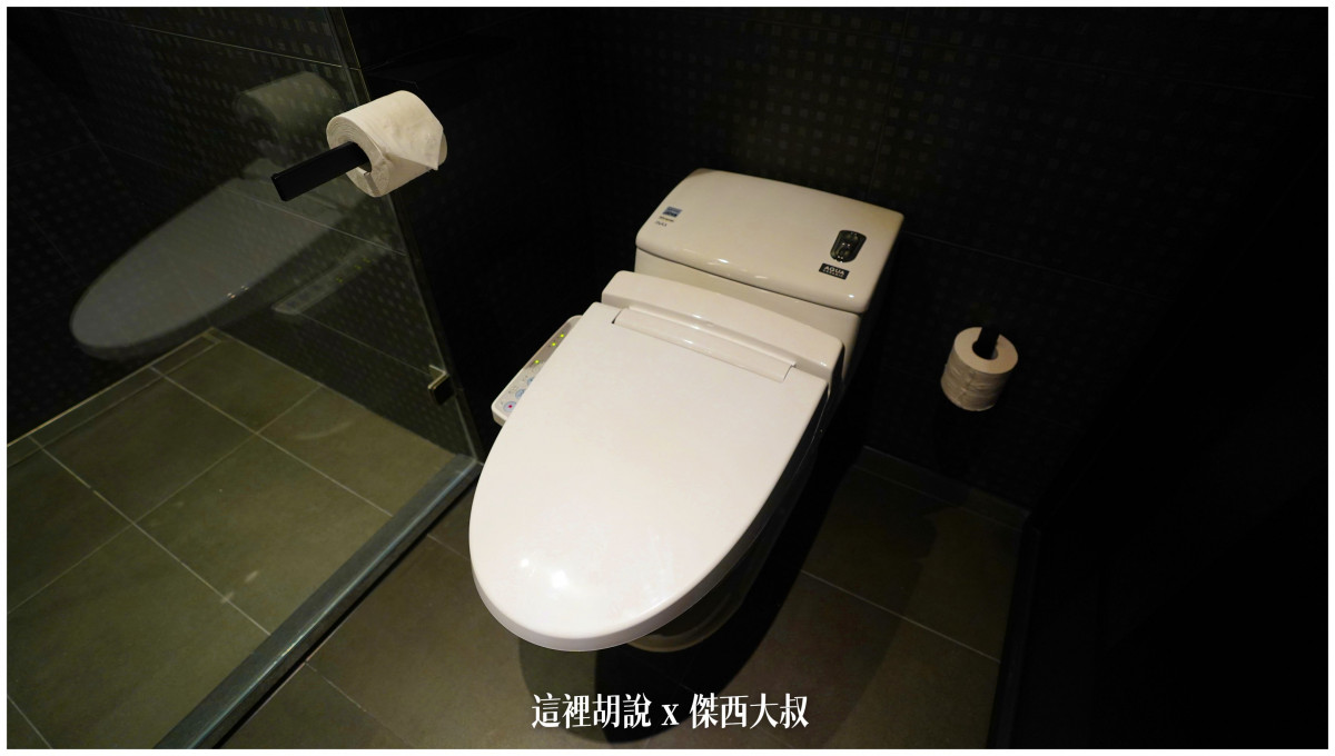 台南安平 ALOFT 唯一台南萬豪集團飯店 面海房夕陽無敵：浴室