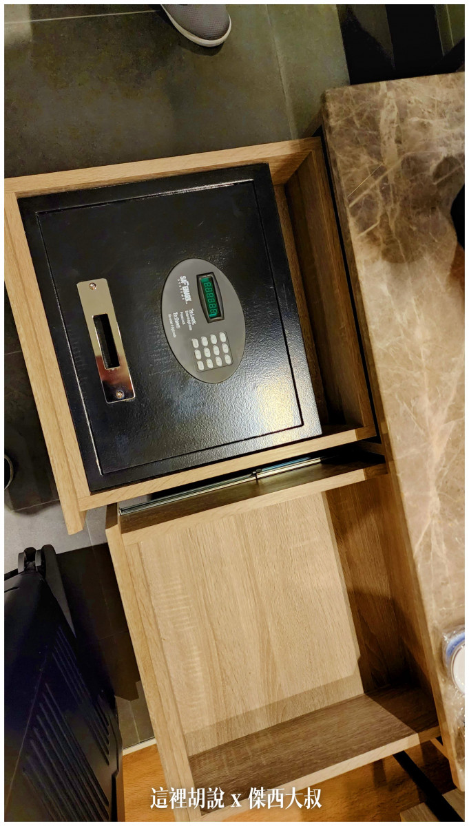 台南安平 ALOFT 唯一台南萬豪集團飯店 面海房夕陽無敵：其他客房設置以及MINIBAR