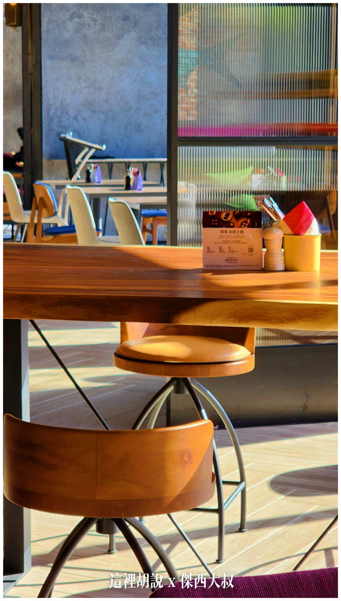 台南安平 ALOFT 唯一台南萬豪集團飯店 面海房夕陽無敵：WXYZ BAR