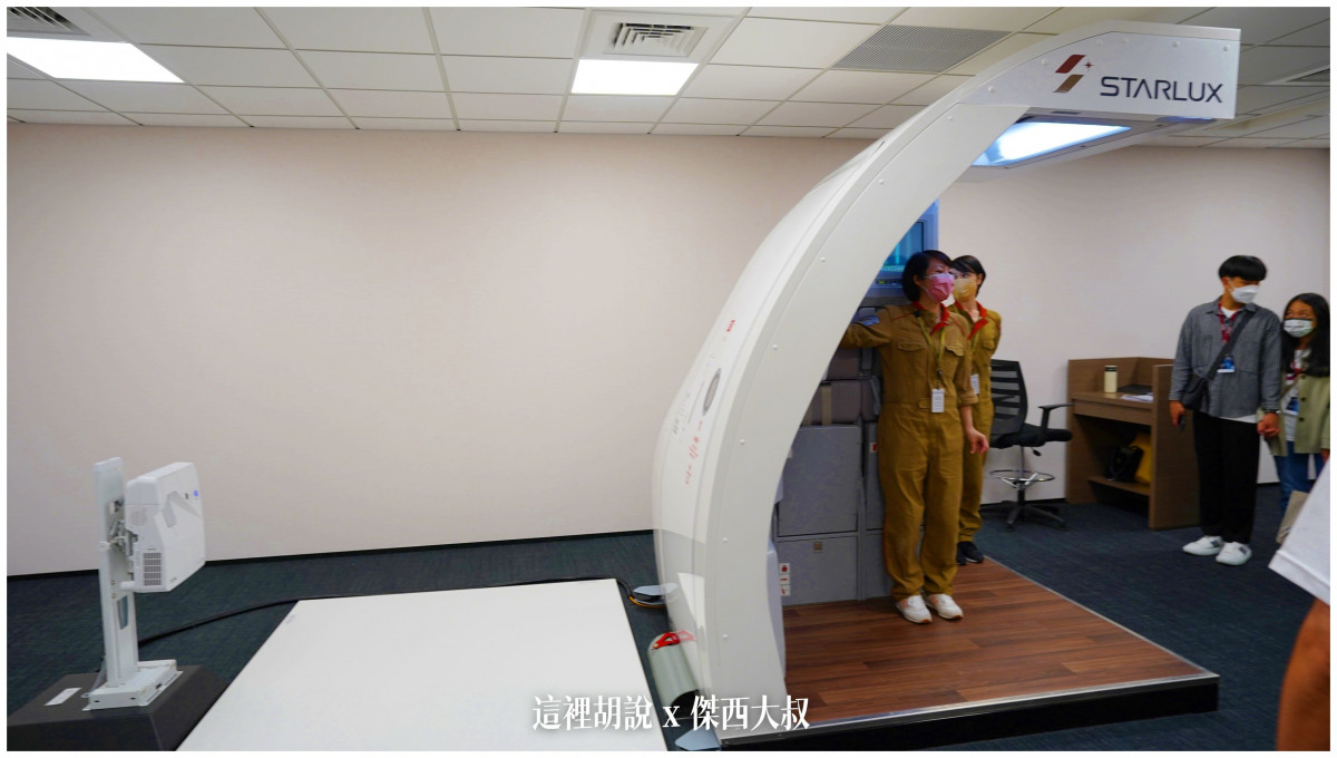 開箱星宇航空運籌中心/訓練中心 組員報到到機師訓練:艙門訓練器 開箱星宇航空運籌中心/訓練中心 組員報到到機師訓練:艙門訓練器