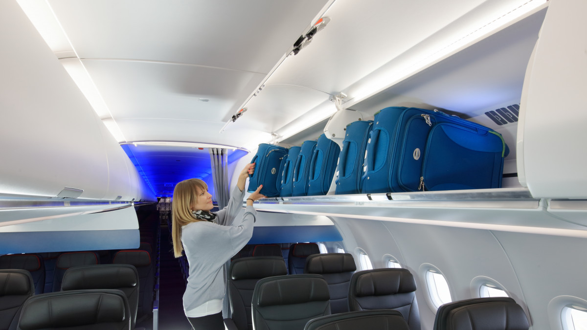 照片來自於AIRBUS新聞稿，這個重新設計的行李放置空間可以增加40％的使用空間，隨身行李箱也可以直立起來放置星宇在2022後交機的飛機都選用這樣的設計