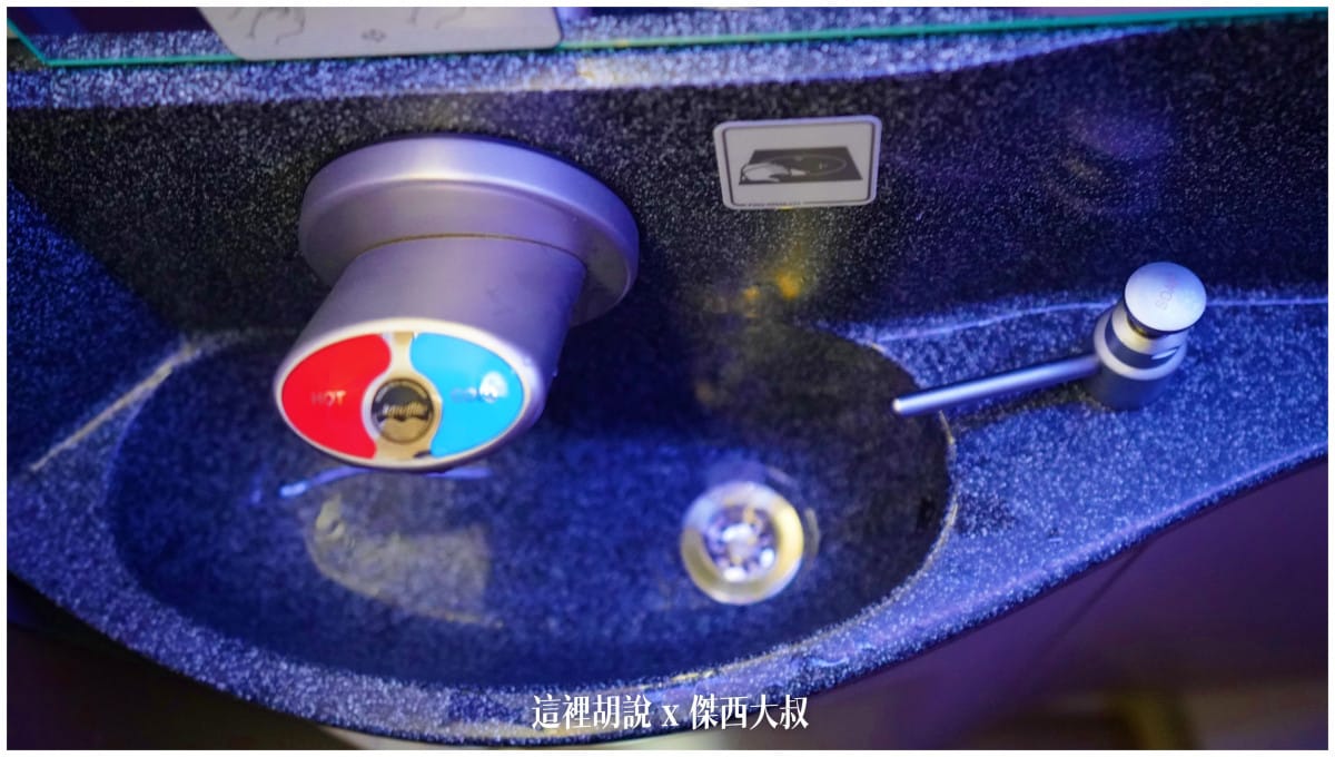 星宇航空：四週年 天空慶生趴 - 運籌中心參觀 微旅行台灣環島包機遊：客艙產品 經濟艙