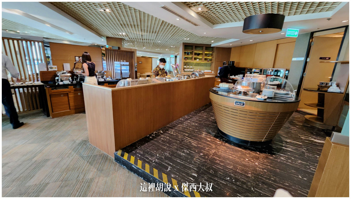 長榮航空飛行記錄 TPE-BKK 經濟艙 2022-07 曼谷機場退稅記錄   77A/77B 疫情當中的飛行紀錄：泰國航空貴賓室（靠近E5）