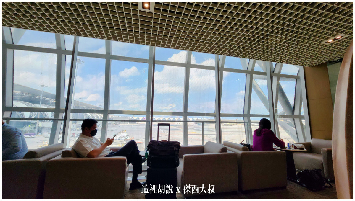 長榮航空飛行記錄 TPE-BKK 經濟艙 2022-07 曼谷機場退稅記錄   77A/77B 疫情當中的飛行紀錄：泰國航空貴賓室（靠近E5）